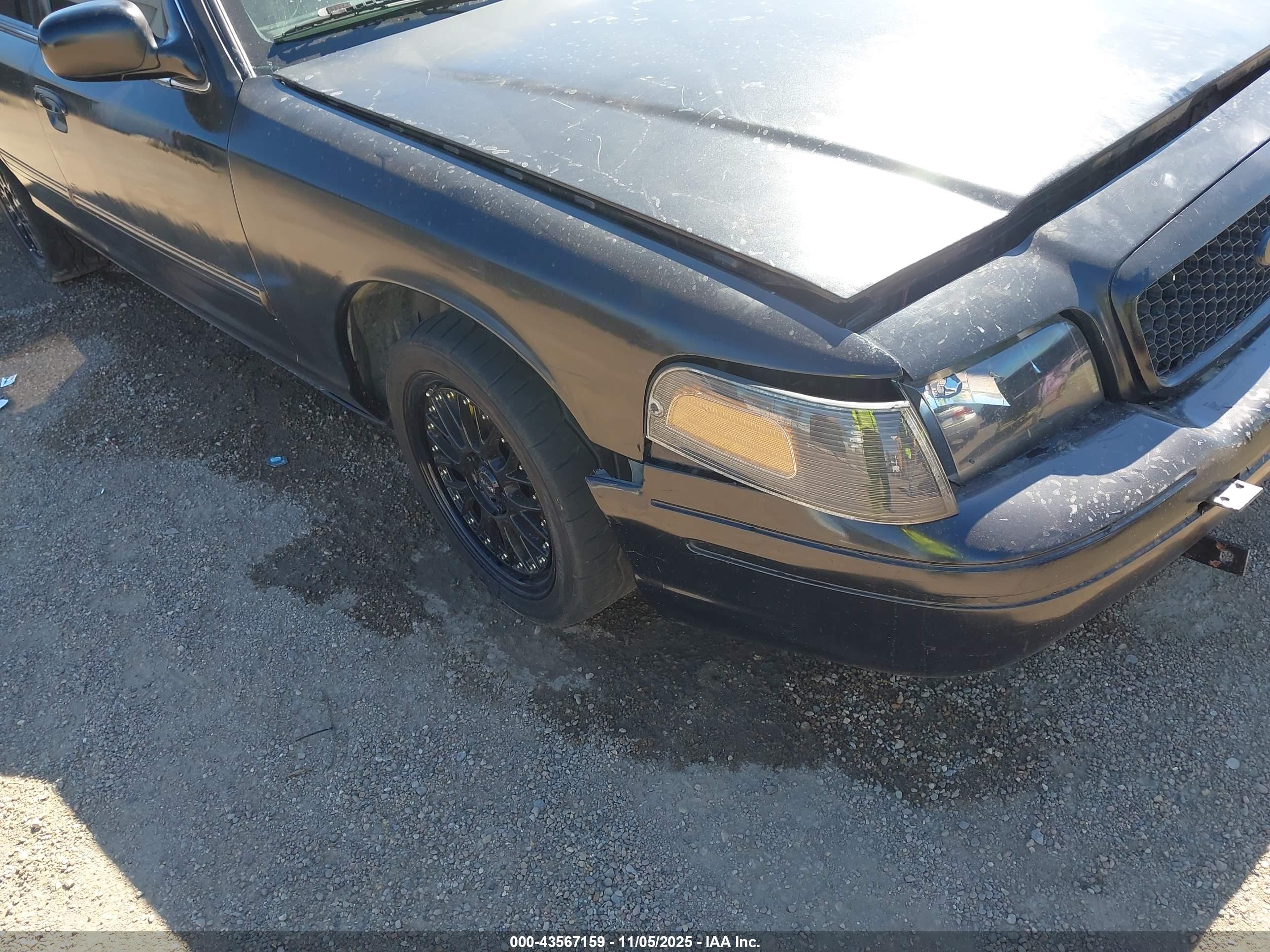 FORD CROWN image 6