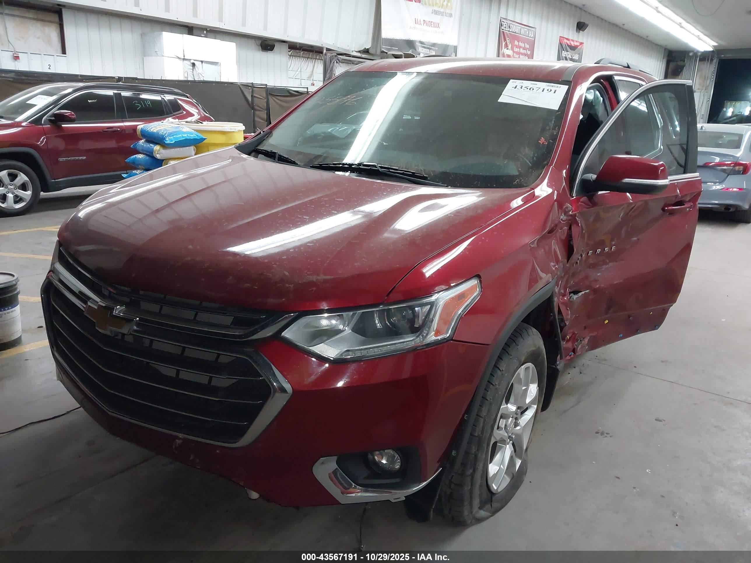 CHEVROLET TRAVERSE image 2
