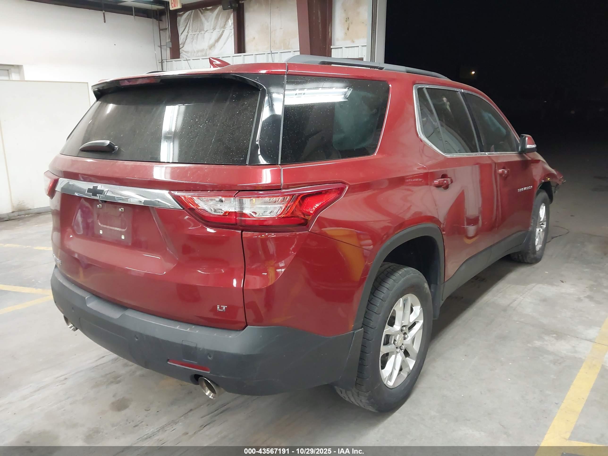 CHEVROLET TRAVERSE image 4