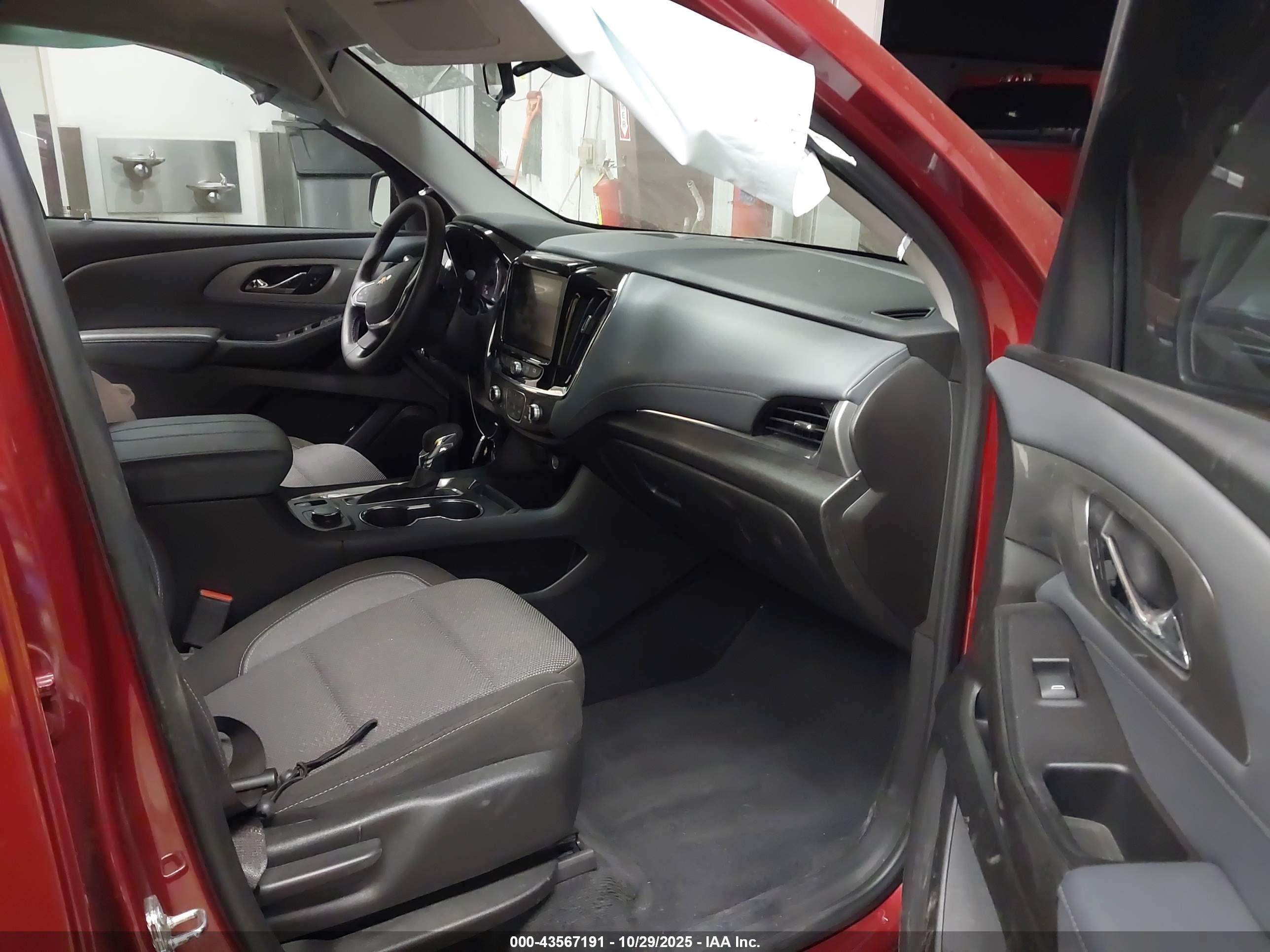 CHEVROLET TRAVERSE image 5