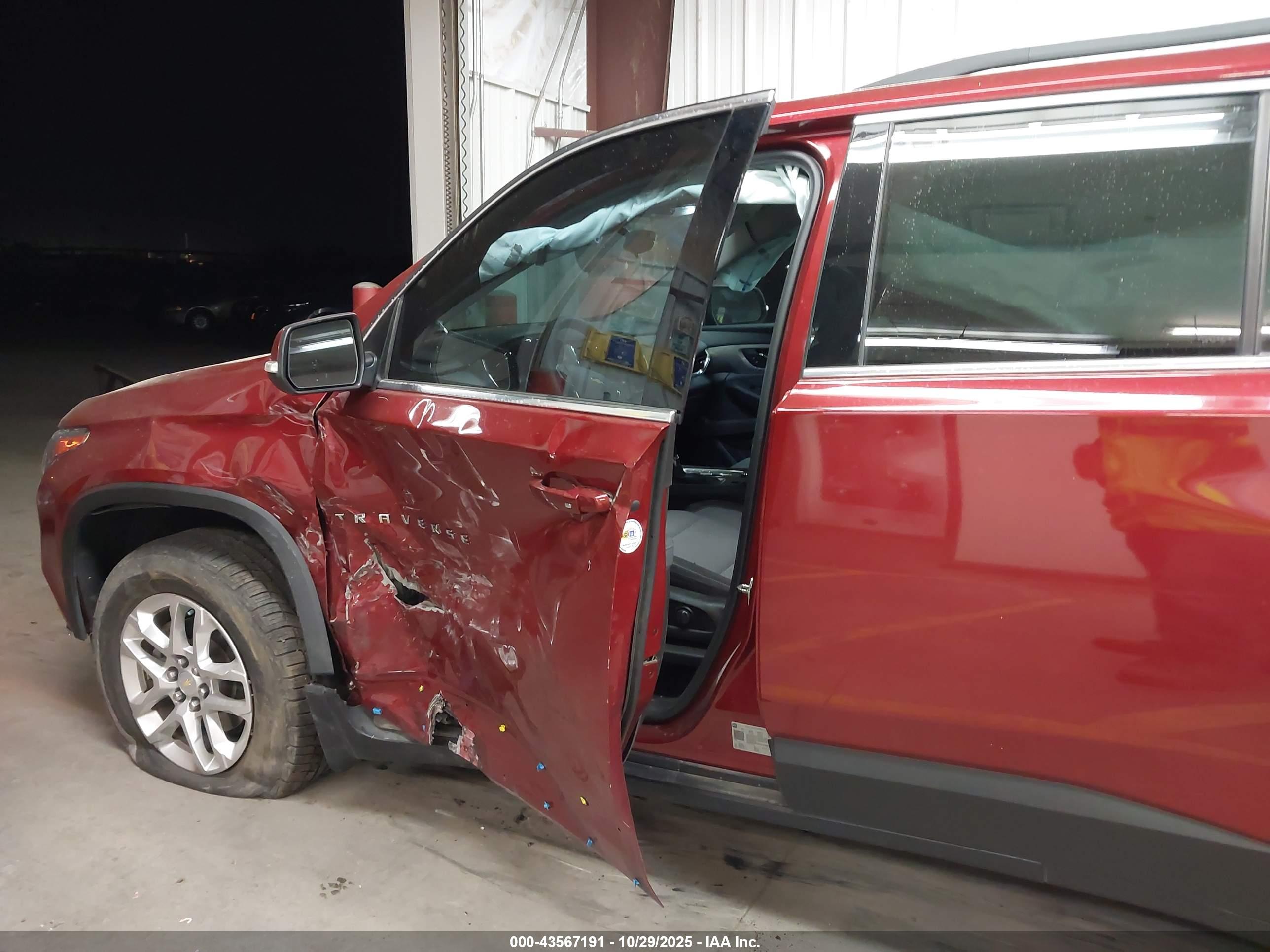 CHEVROLET TRAVERSE image 6