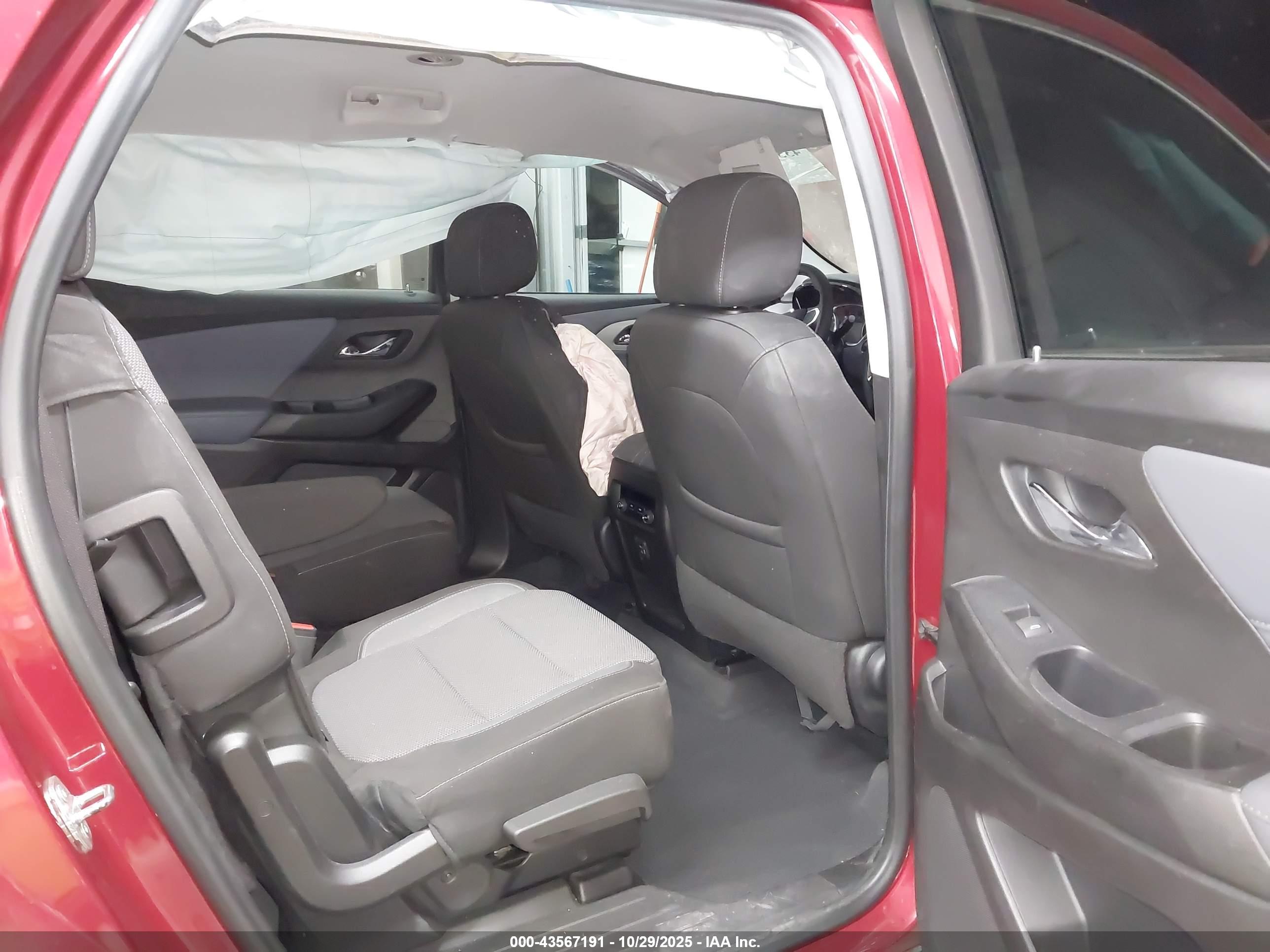 CHEVROLET TRAVERSE image 8