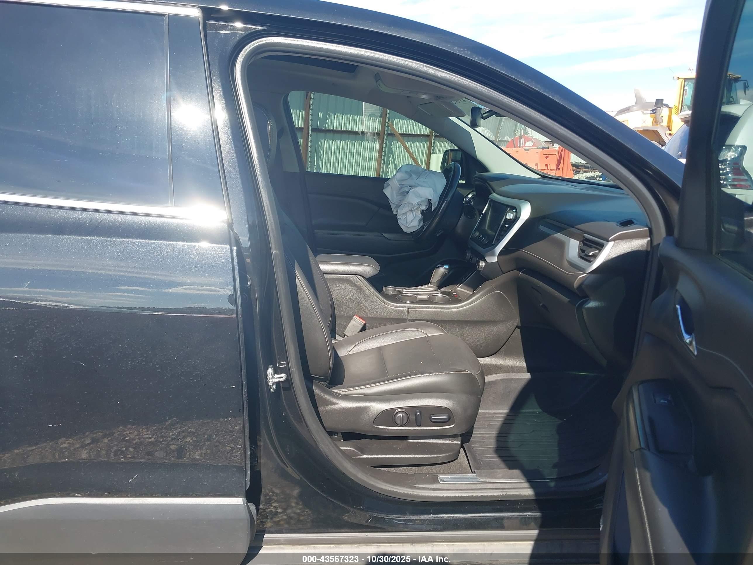 GMC ACADIA image 5
