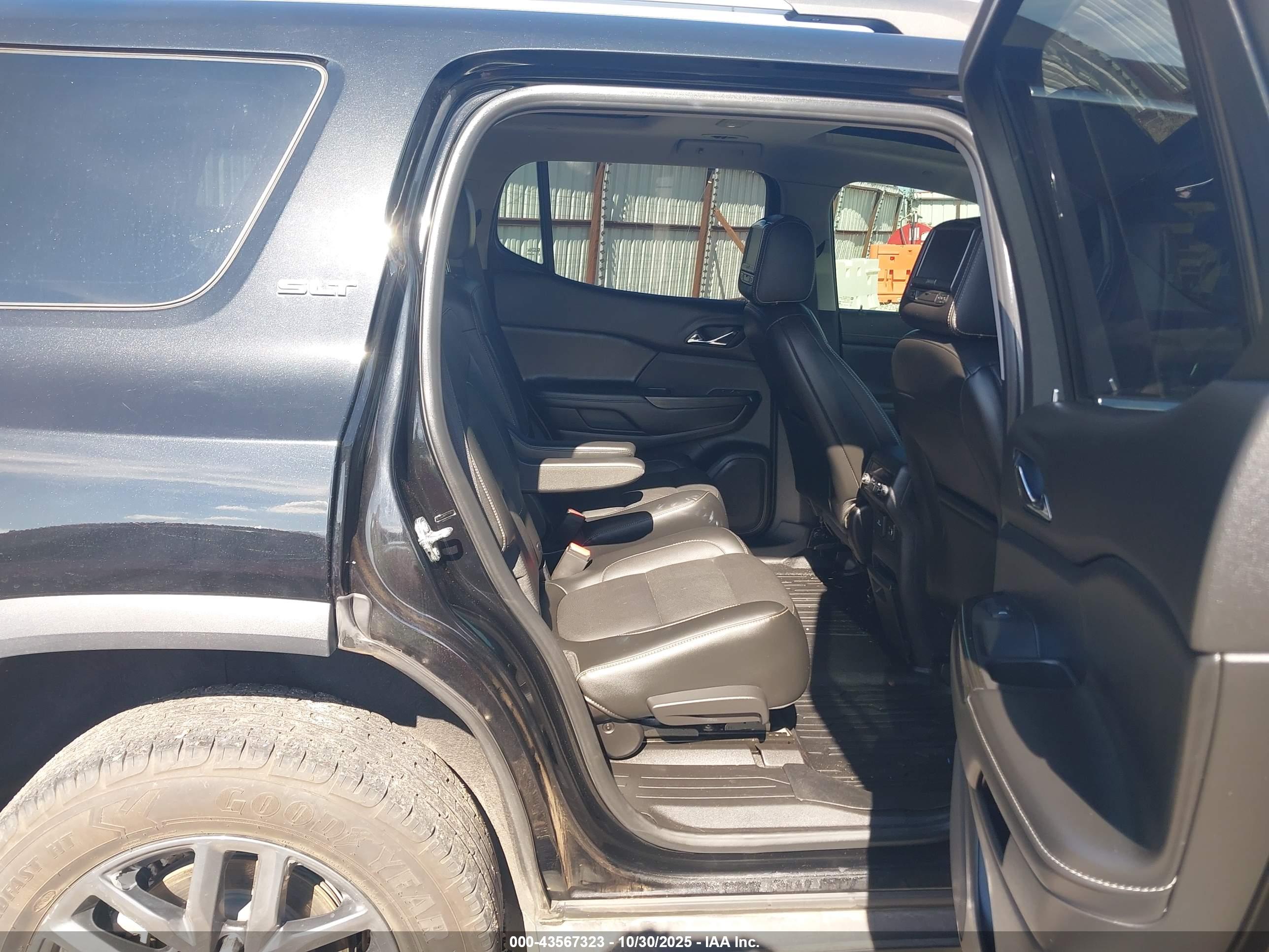 GMC ACADIA image 8