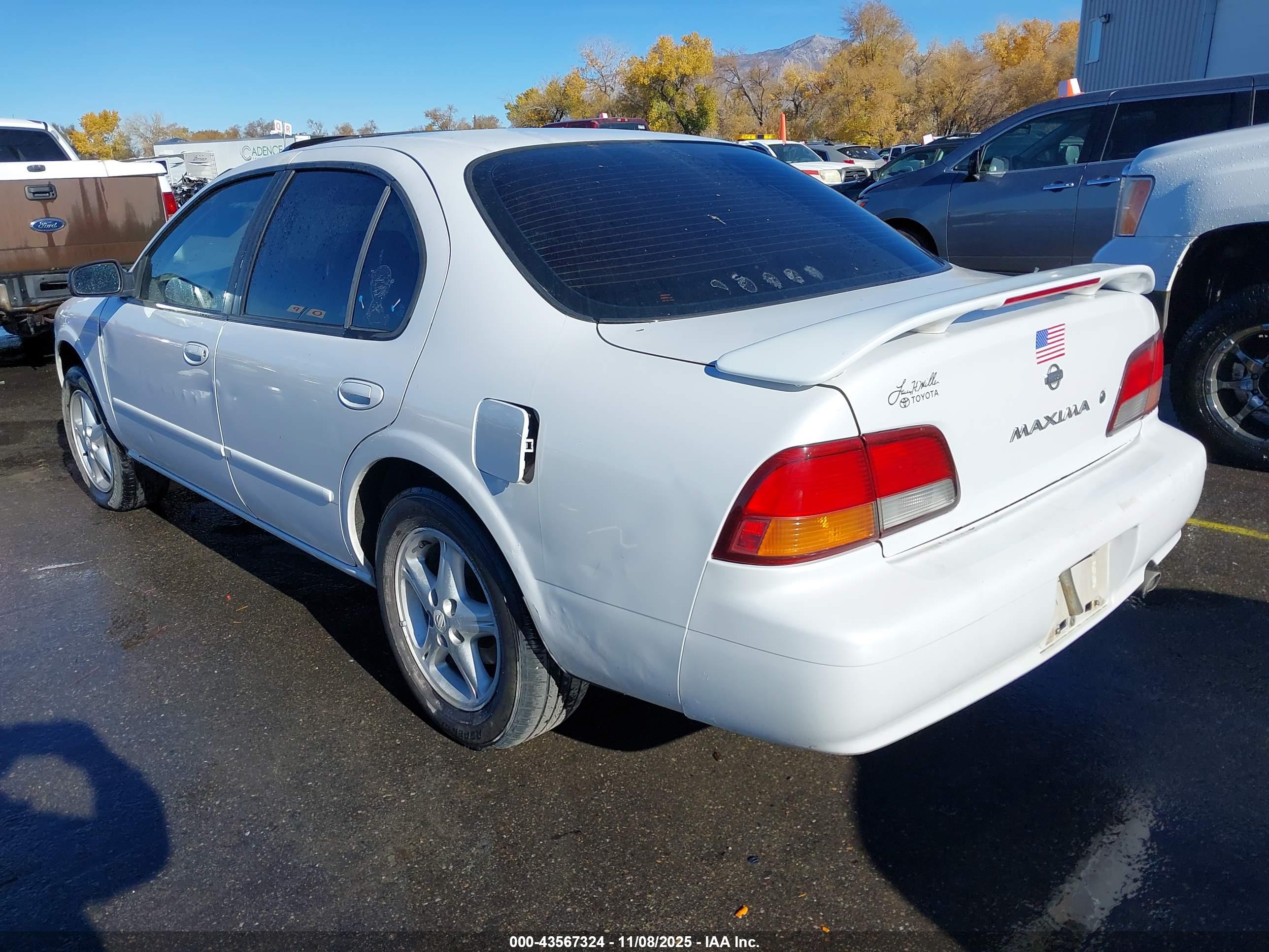NISSAN MAXIMA image 3
