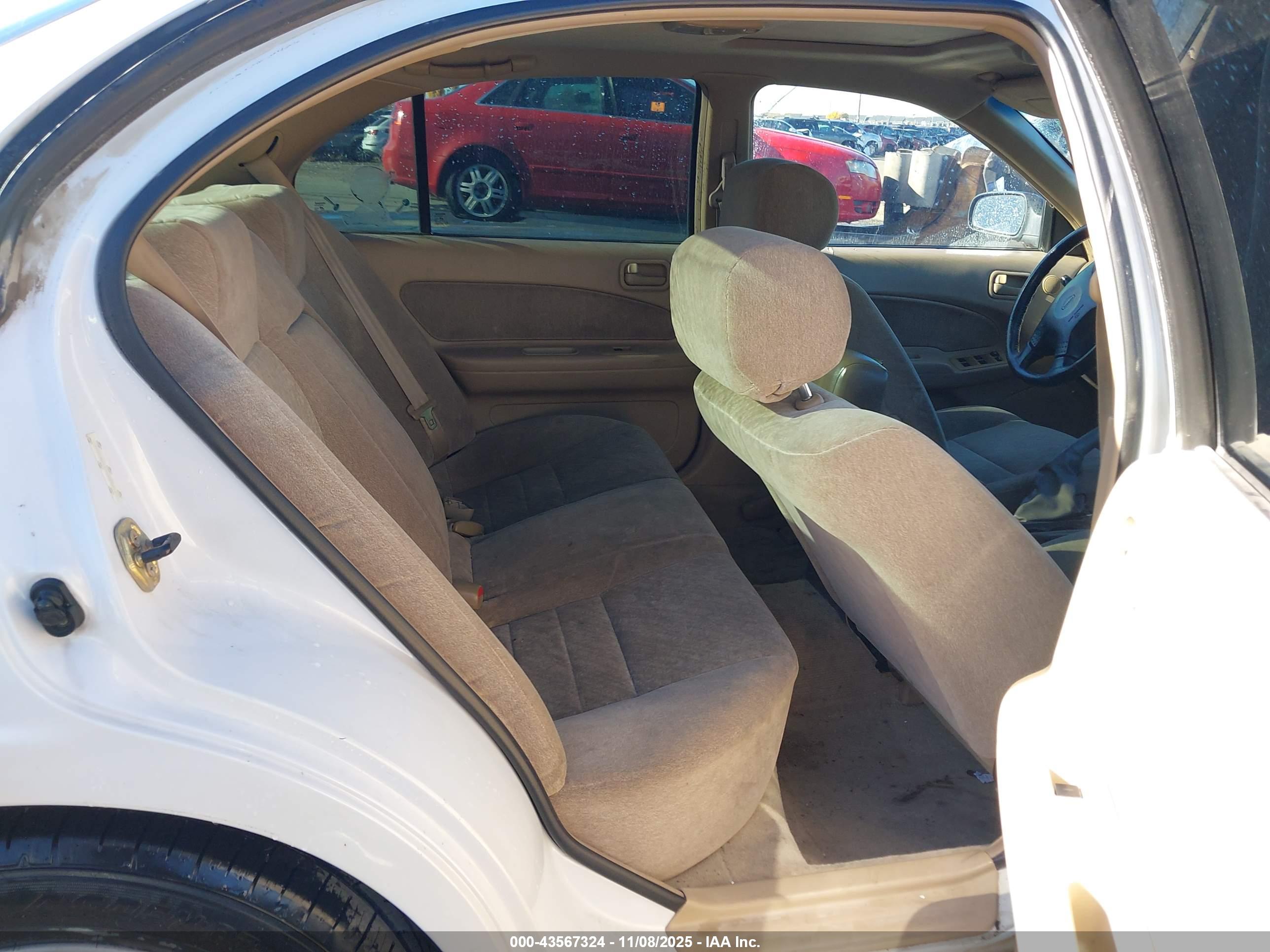 NISSAN MAXIMA image 8