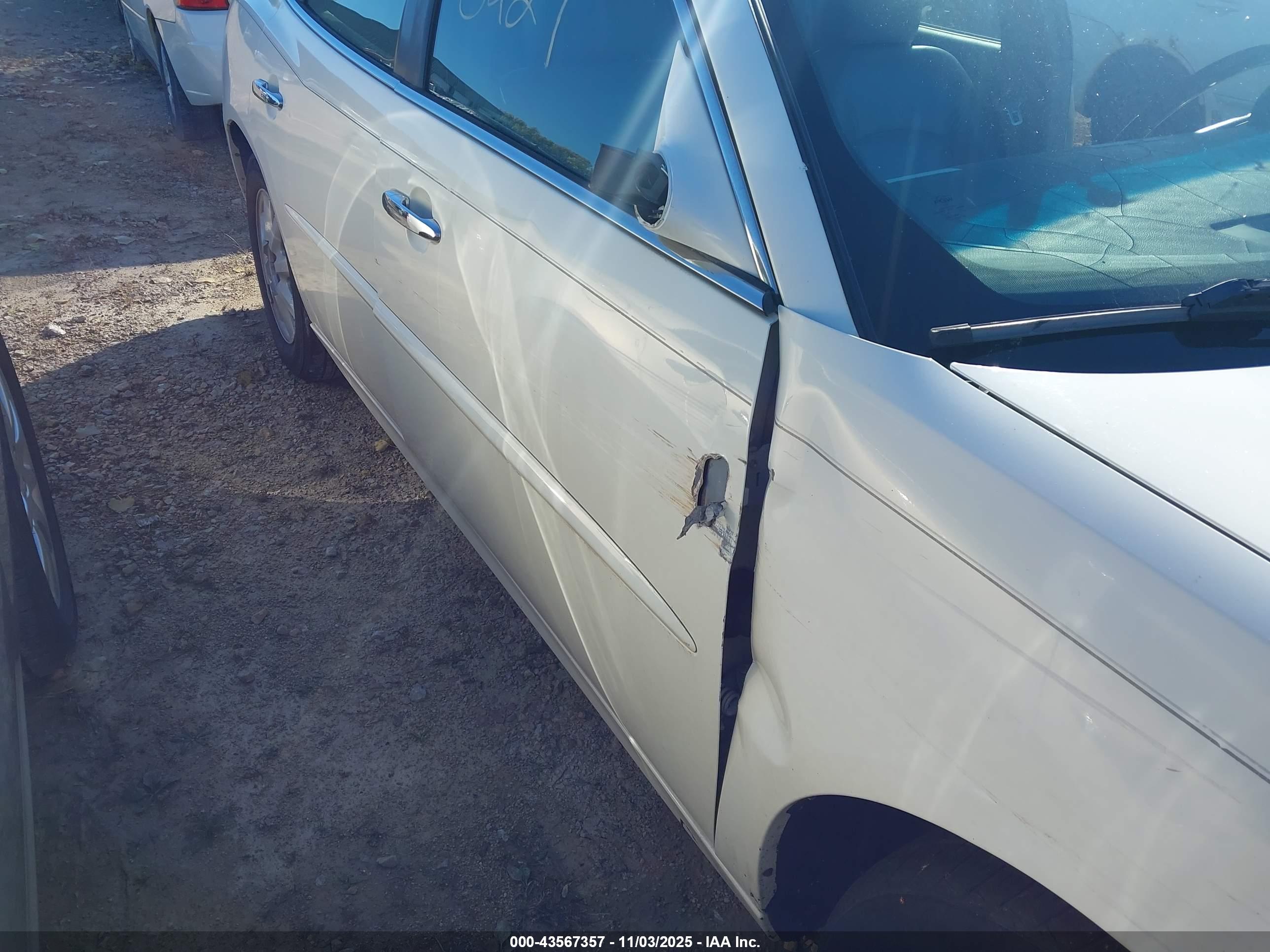BUICK LACROSSE image 6