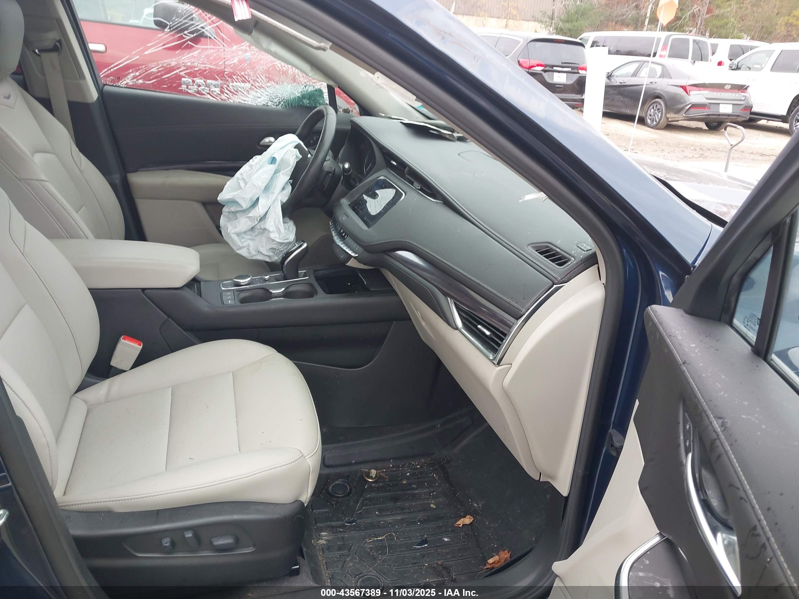 CADILLAC XT4 image 5