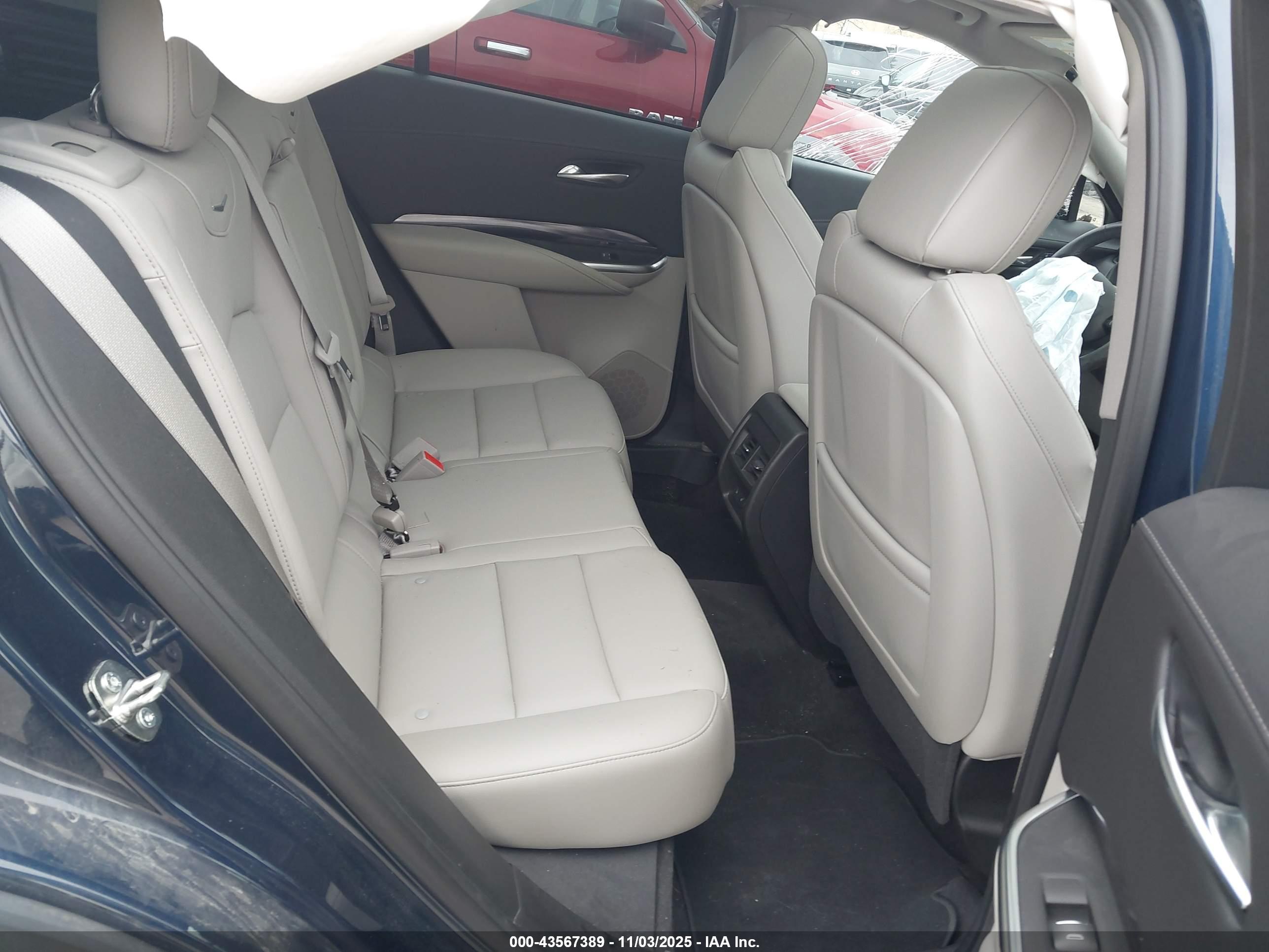 CADILLAC XT4 image 8