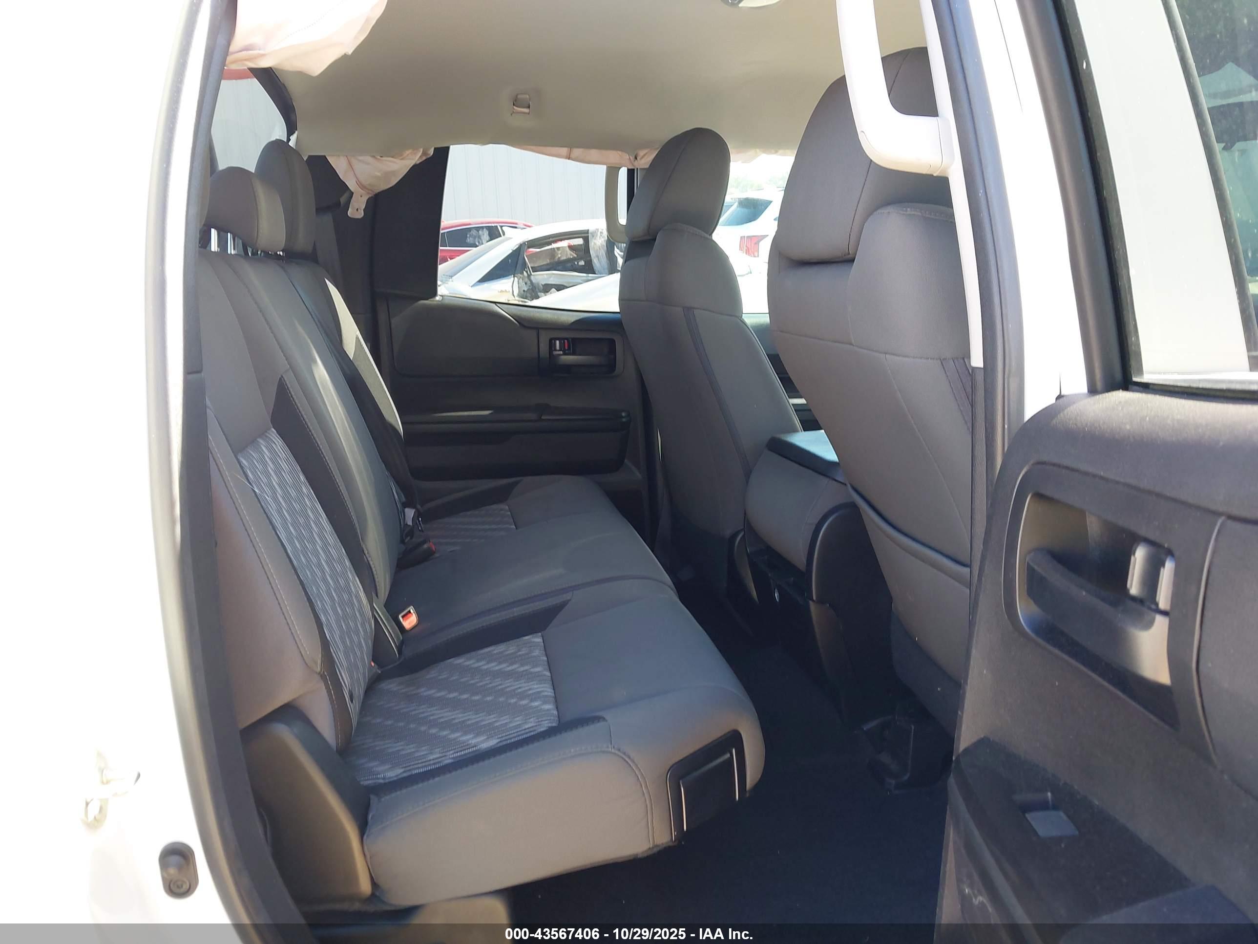 TOYOTA TUNDRA image 8