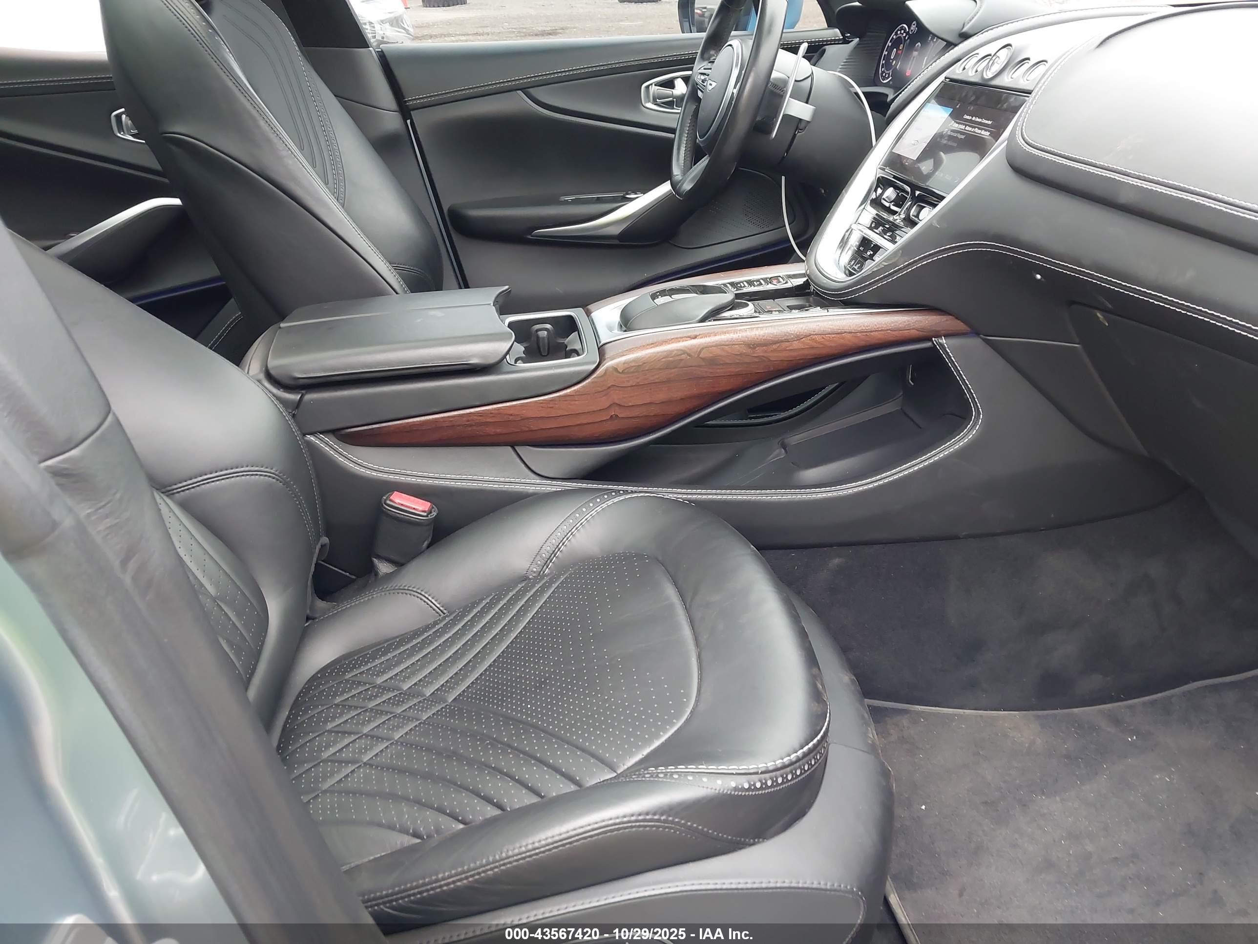 ASTON MARTIN image 5