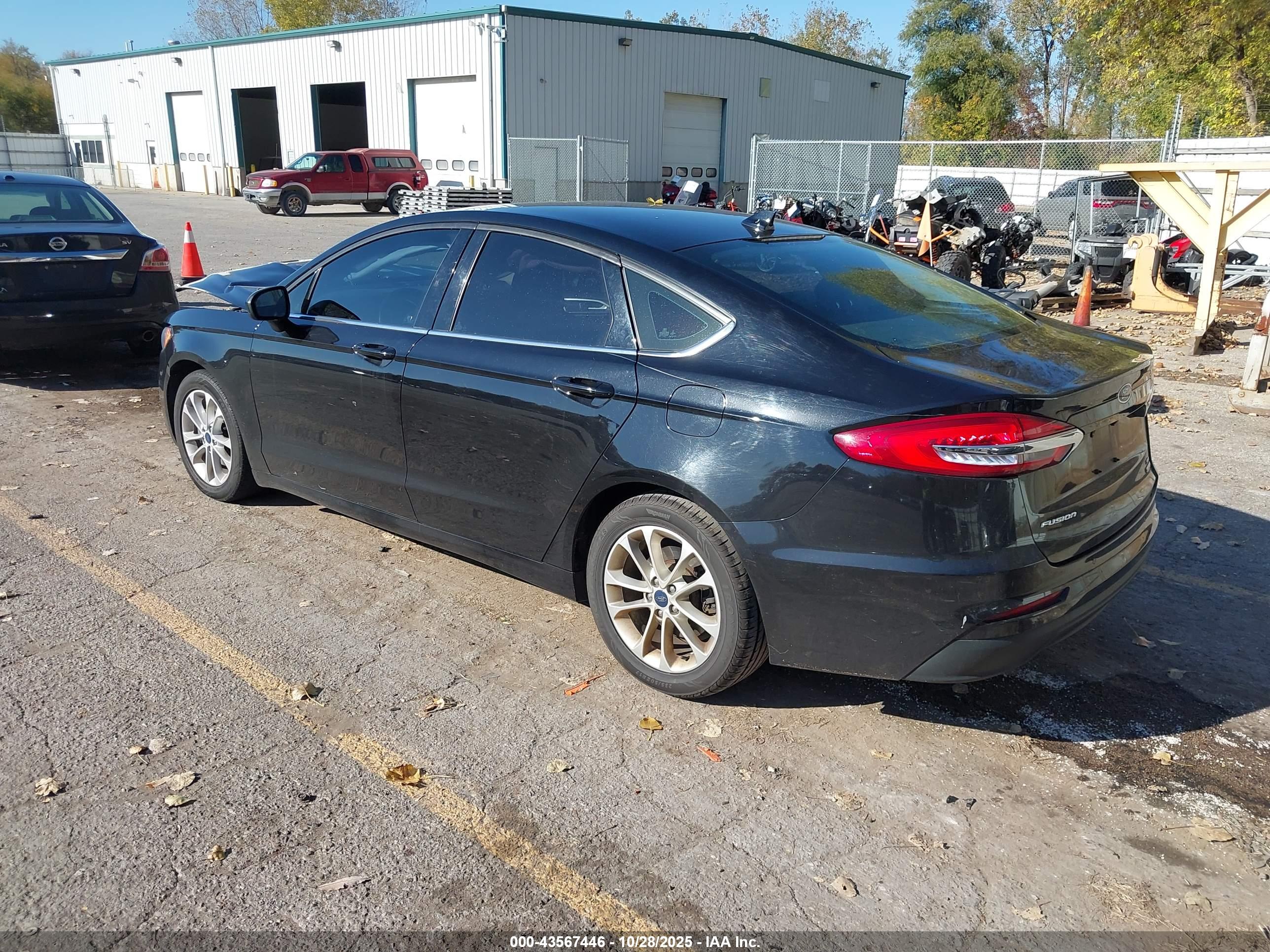FORD FUSION image 3