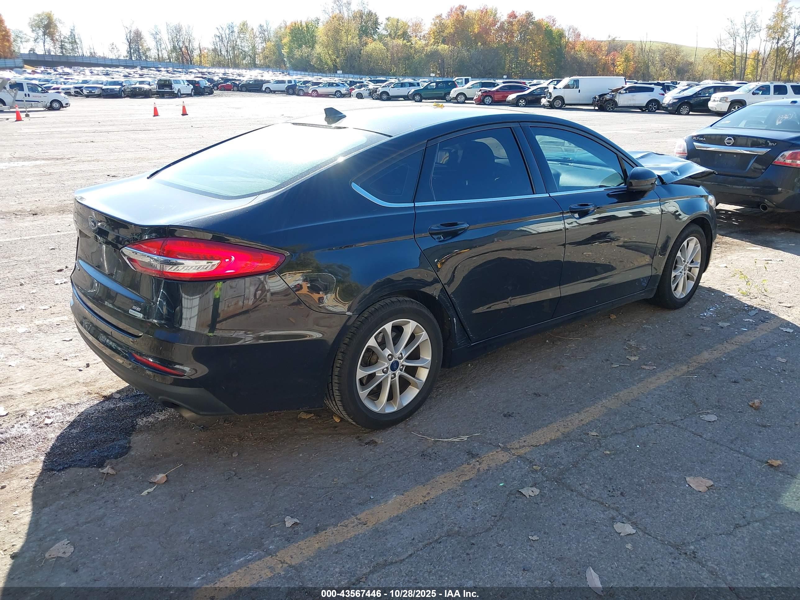 FORD FUSION image 4