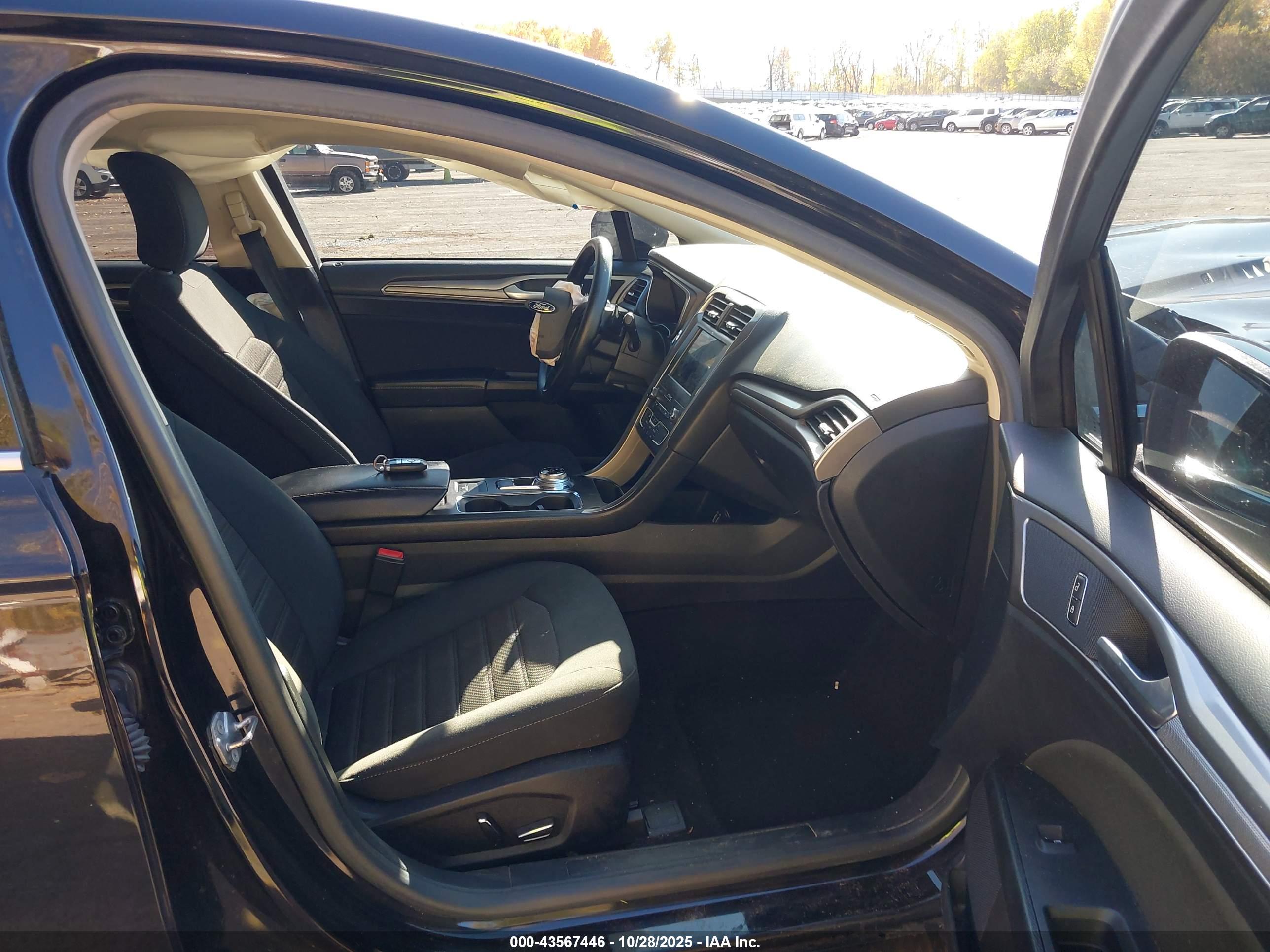 FORD FUSION image 5