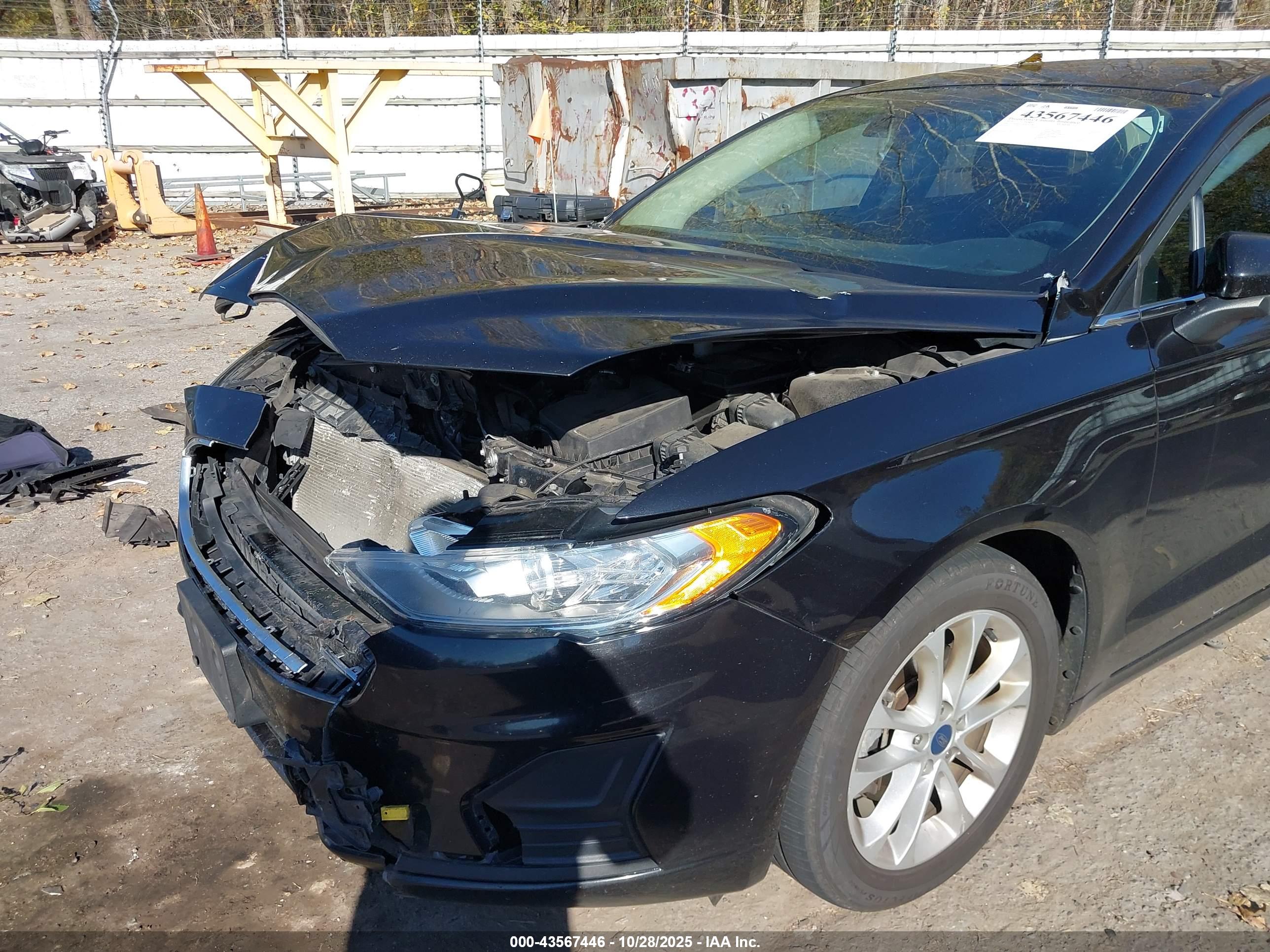 FORD FUSION image 6