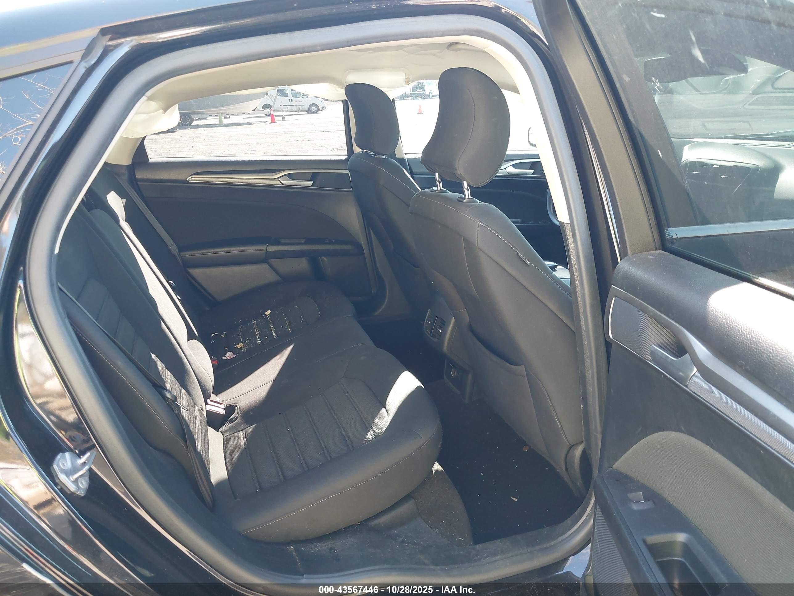 FORD FUSION image 8
