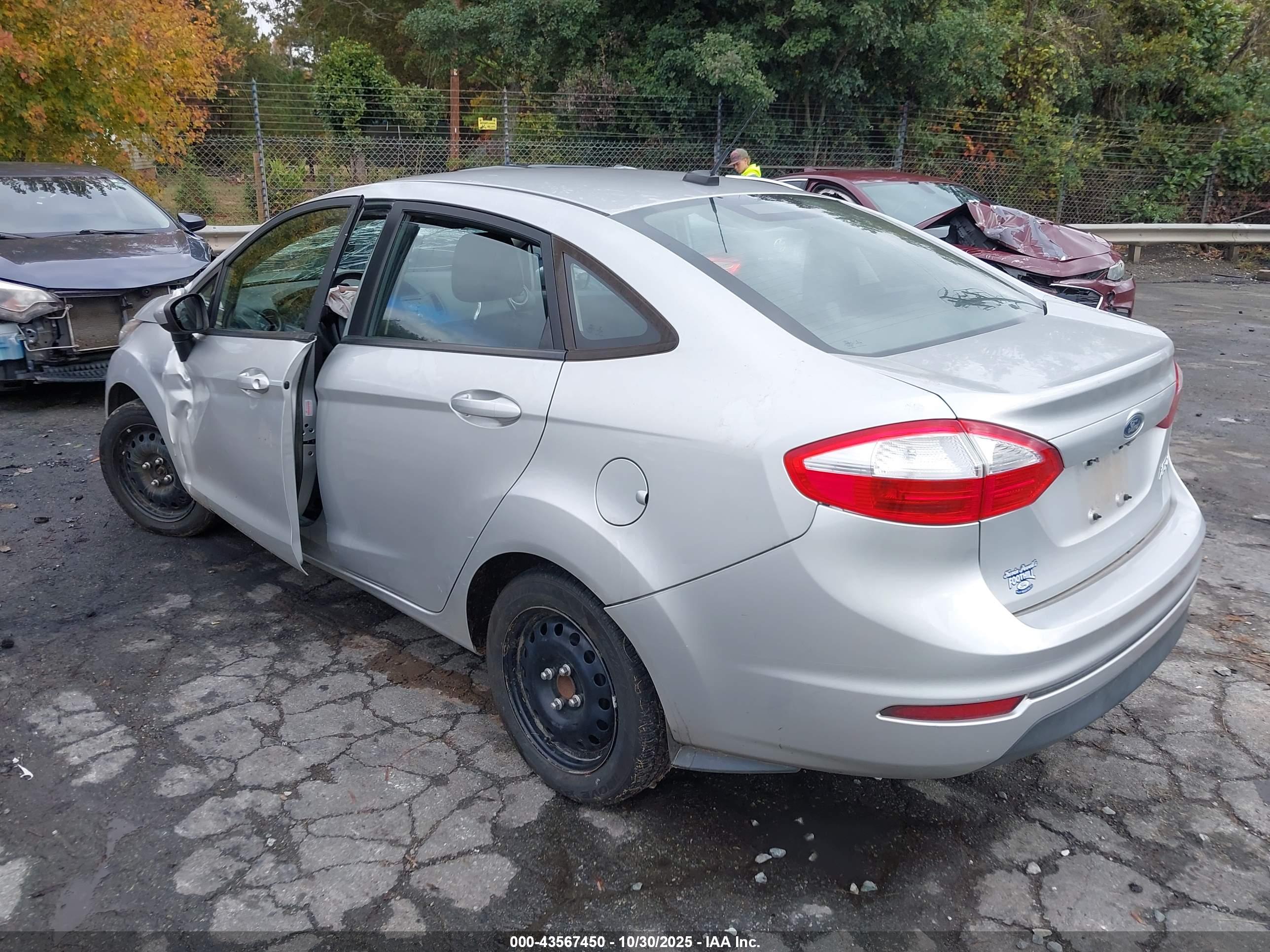 FORD FIESTA image 3