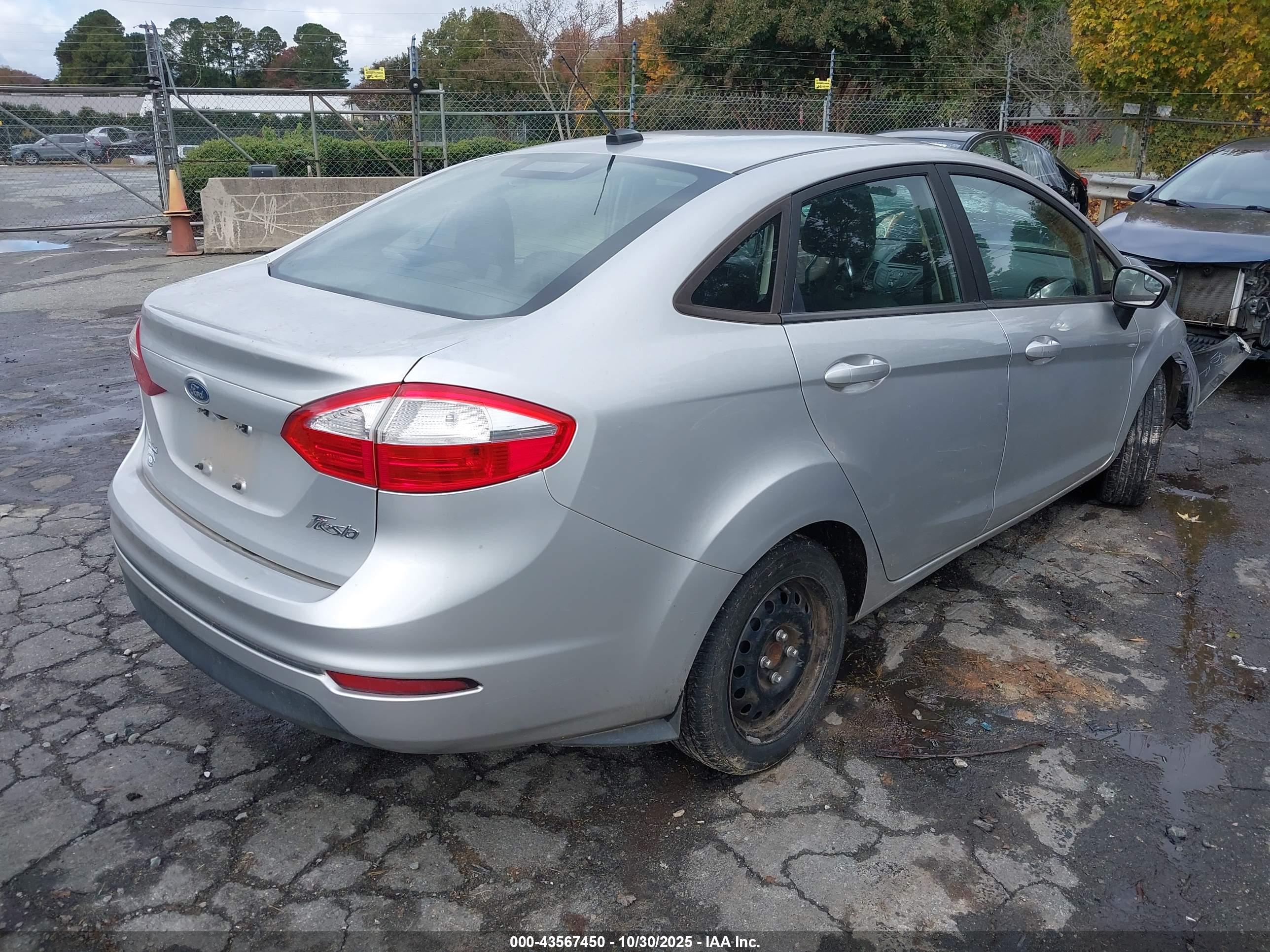 FORD FIESTA image 4