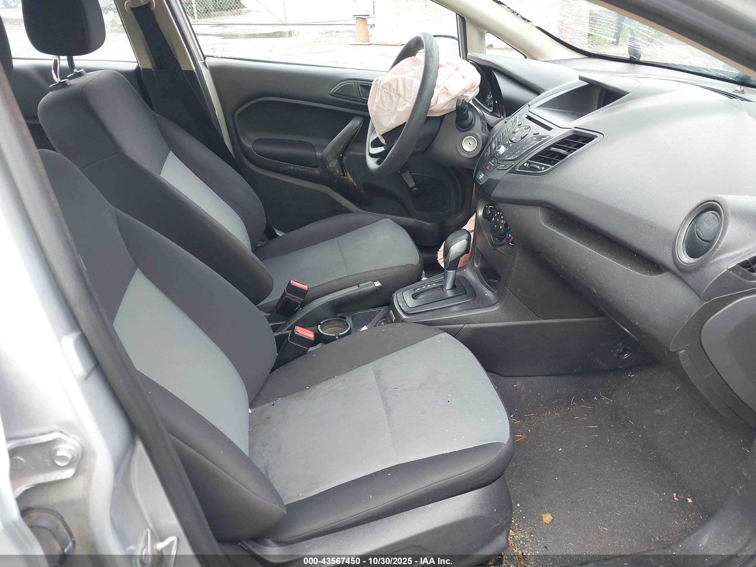 FORD FIESTA image 5