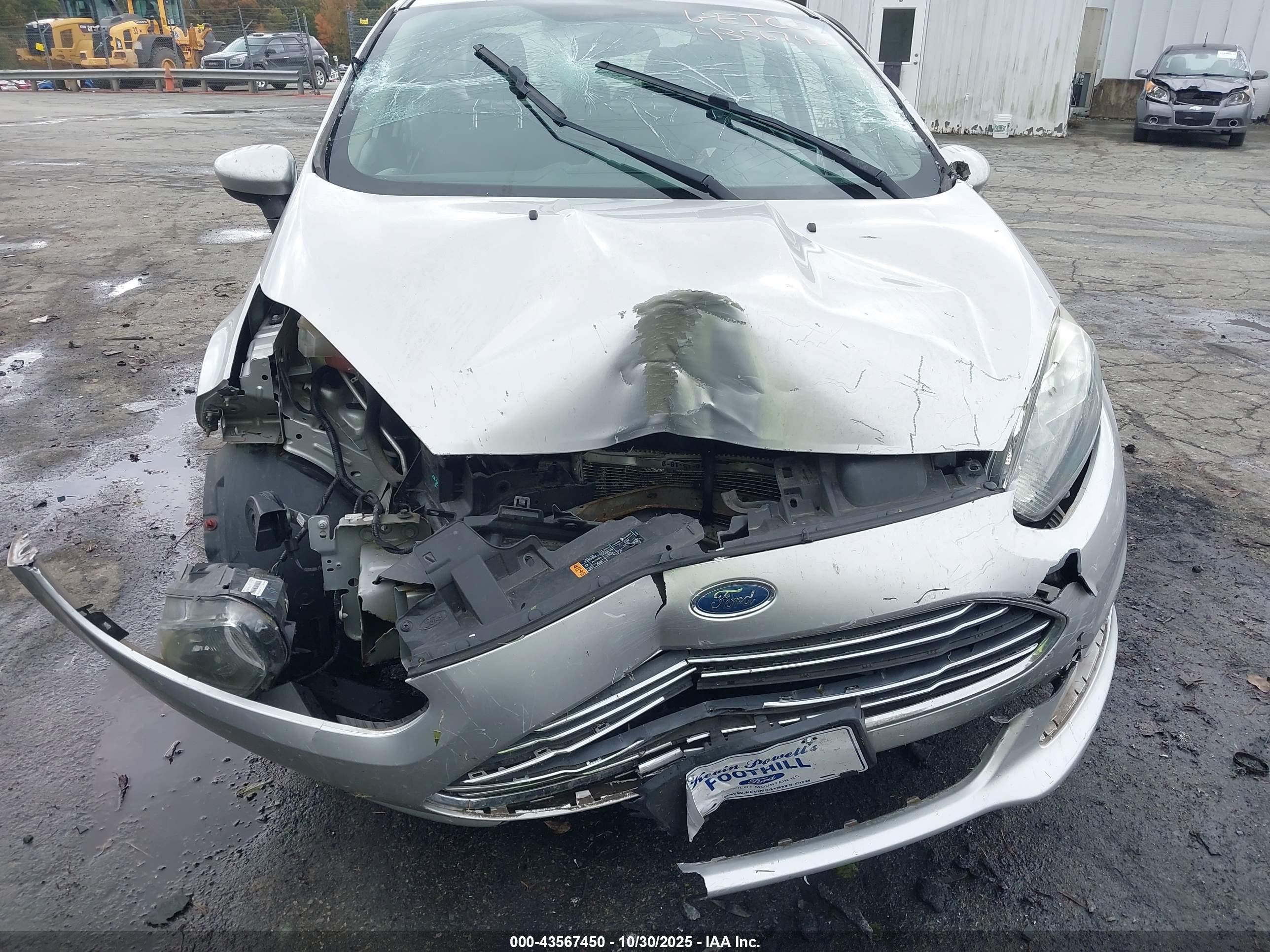 FORD FIESTA image 6