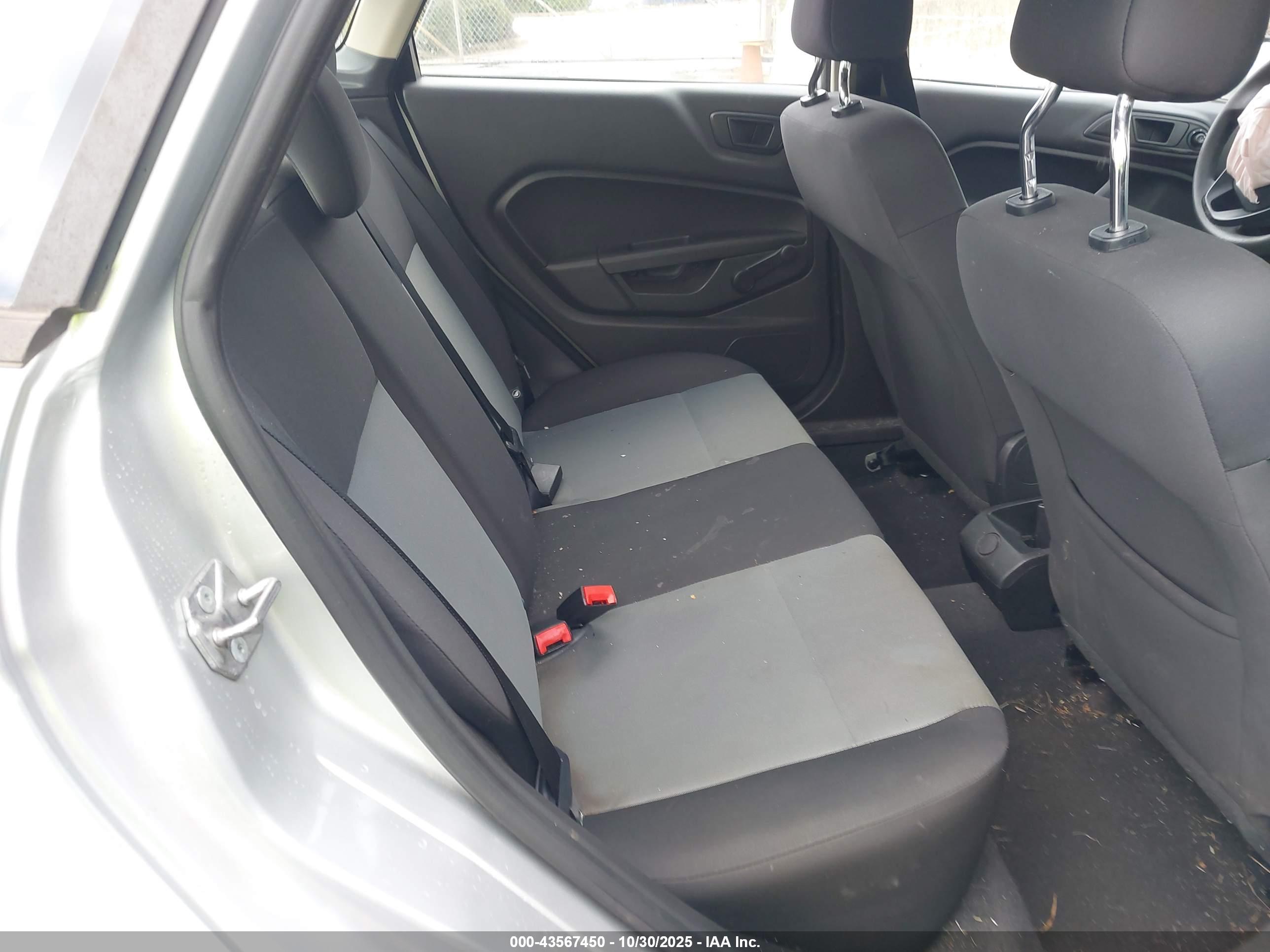FORD FIESTA image 8