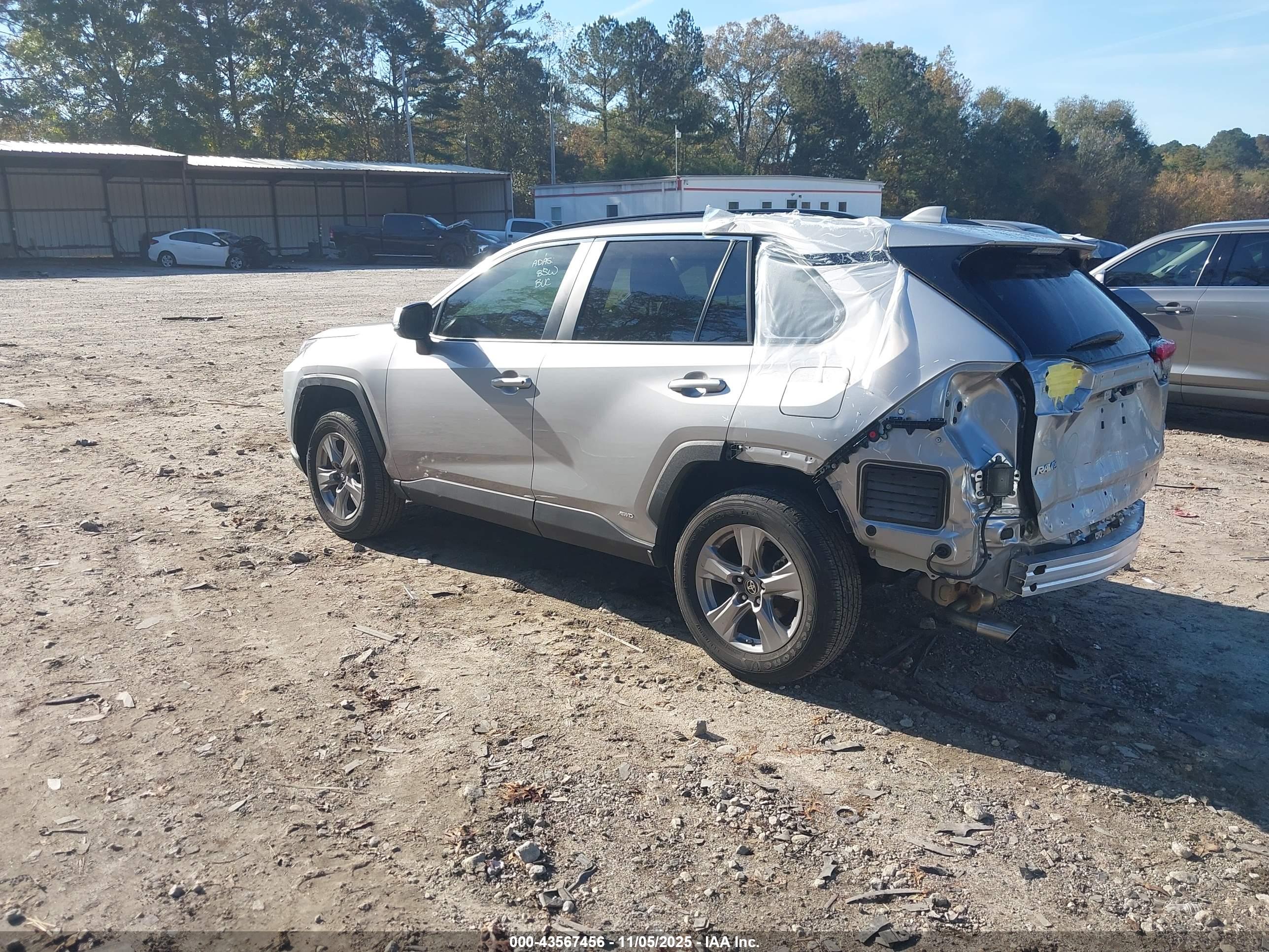 TOYOTA RAV4 image 3