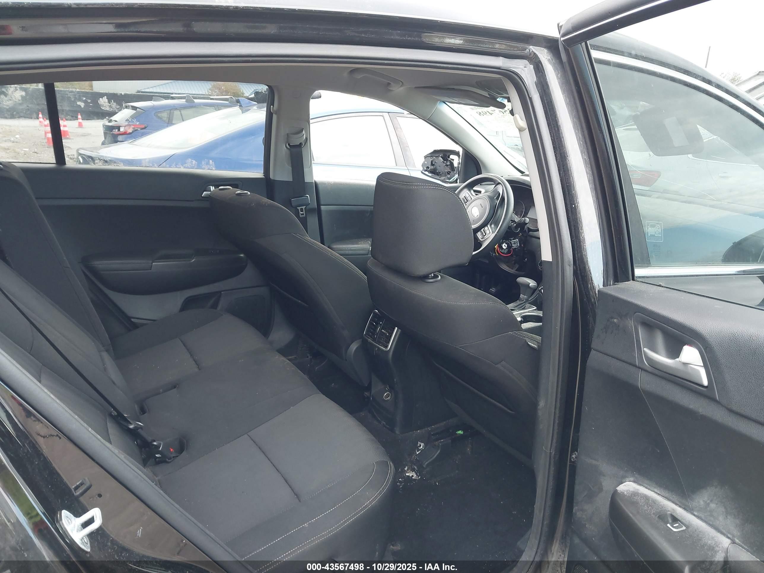 KIA SPORTAGE image 8