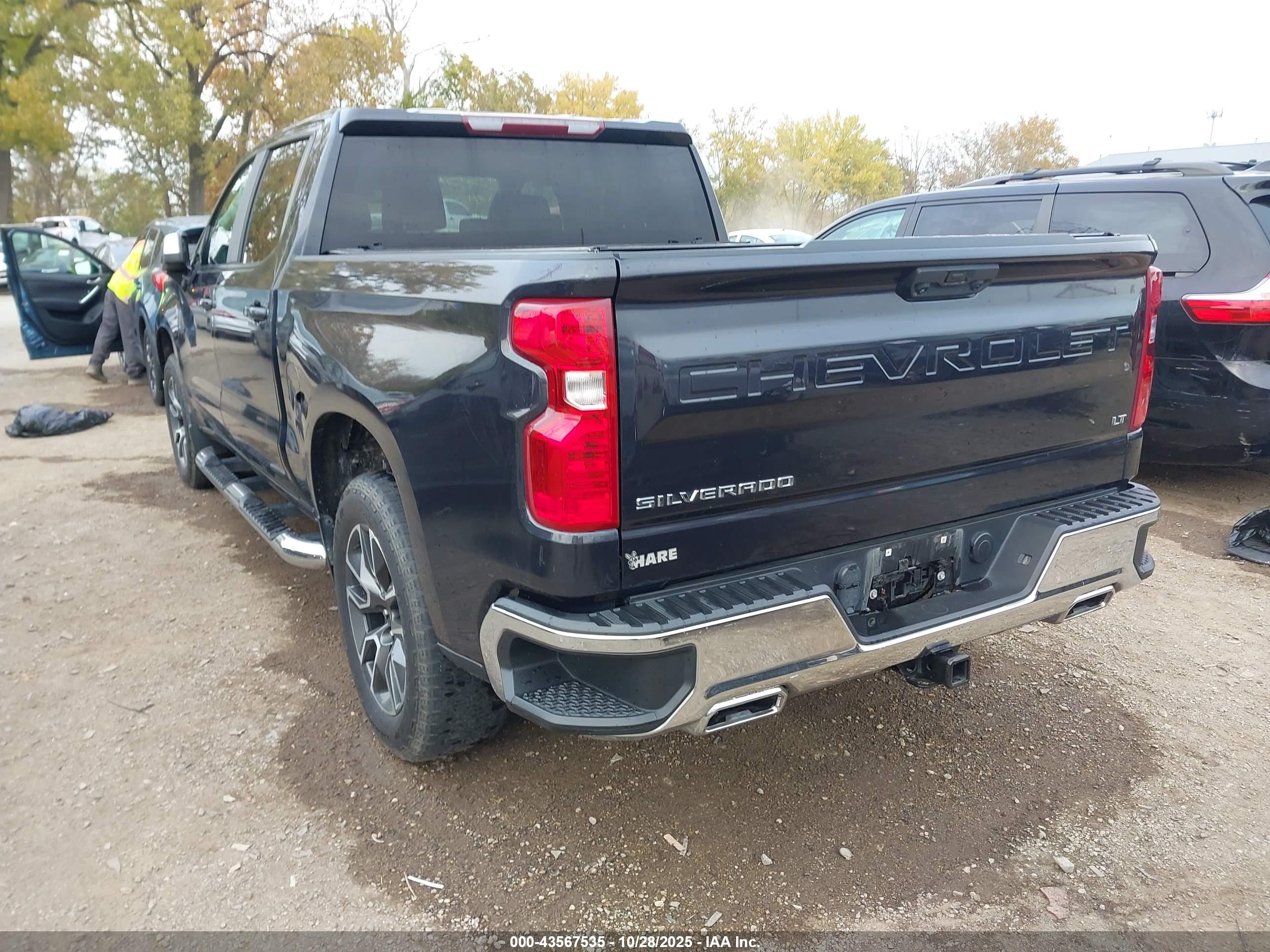 CHEVROLET SILVERADO image 3