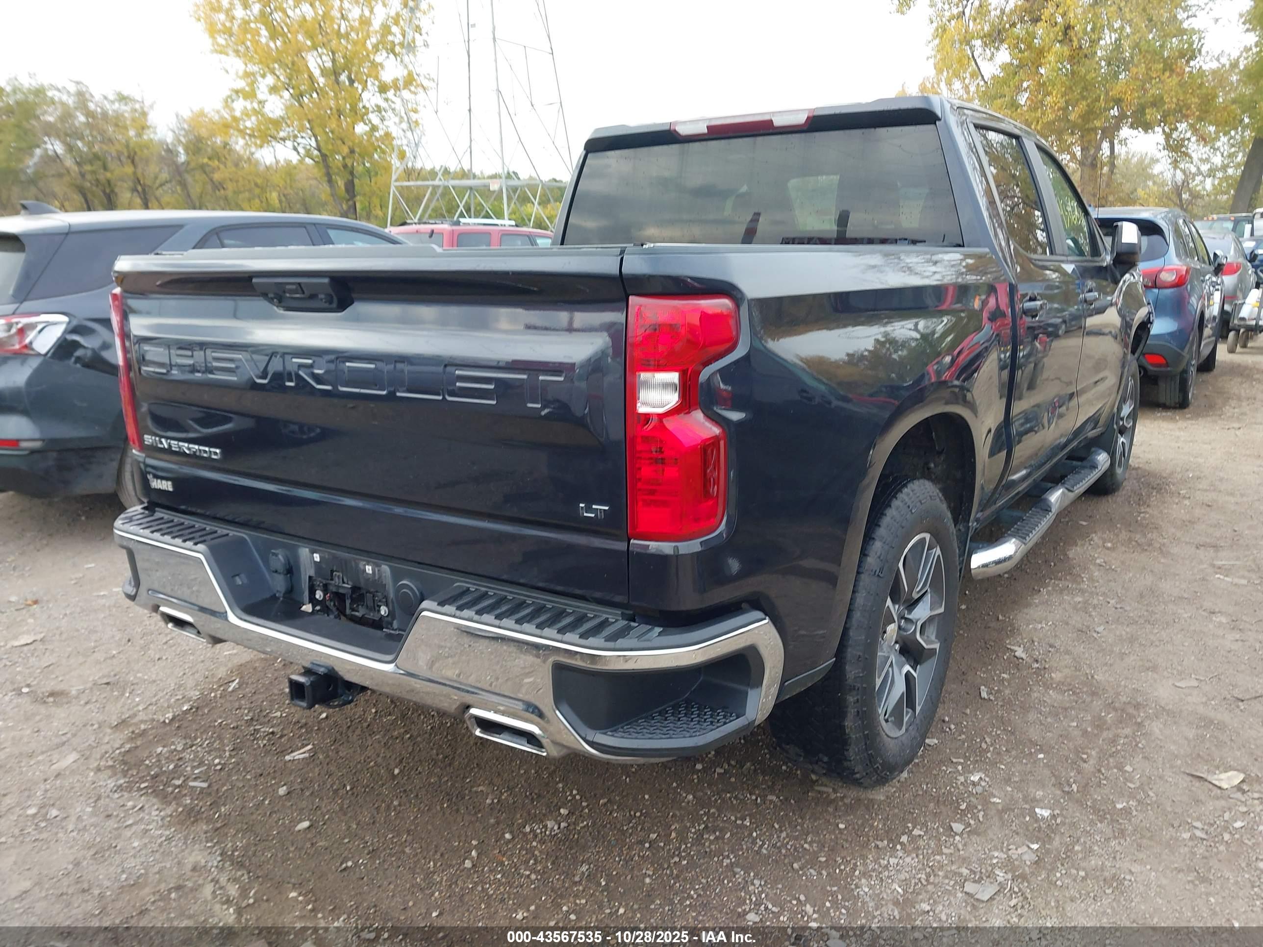 CHEVROLET SILVERADO image 4