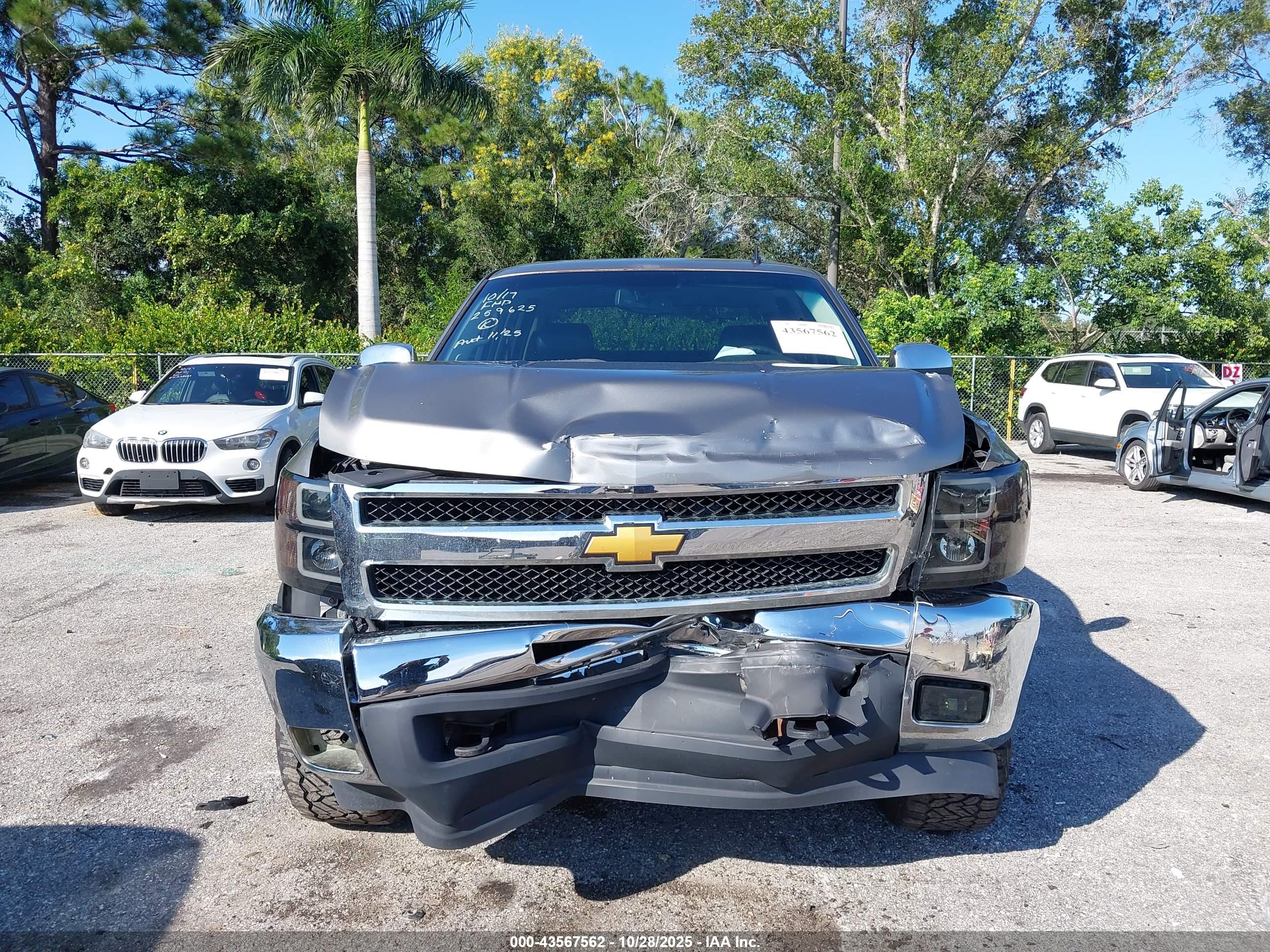 CHEVROLET SILVERADO image 6