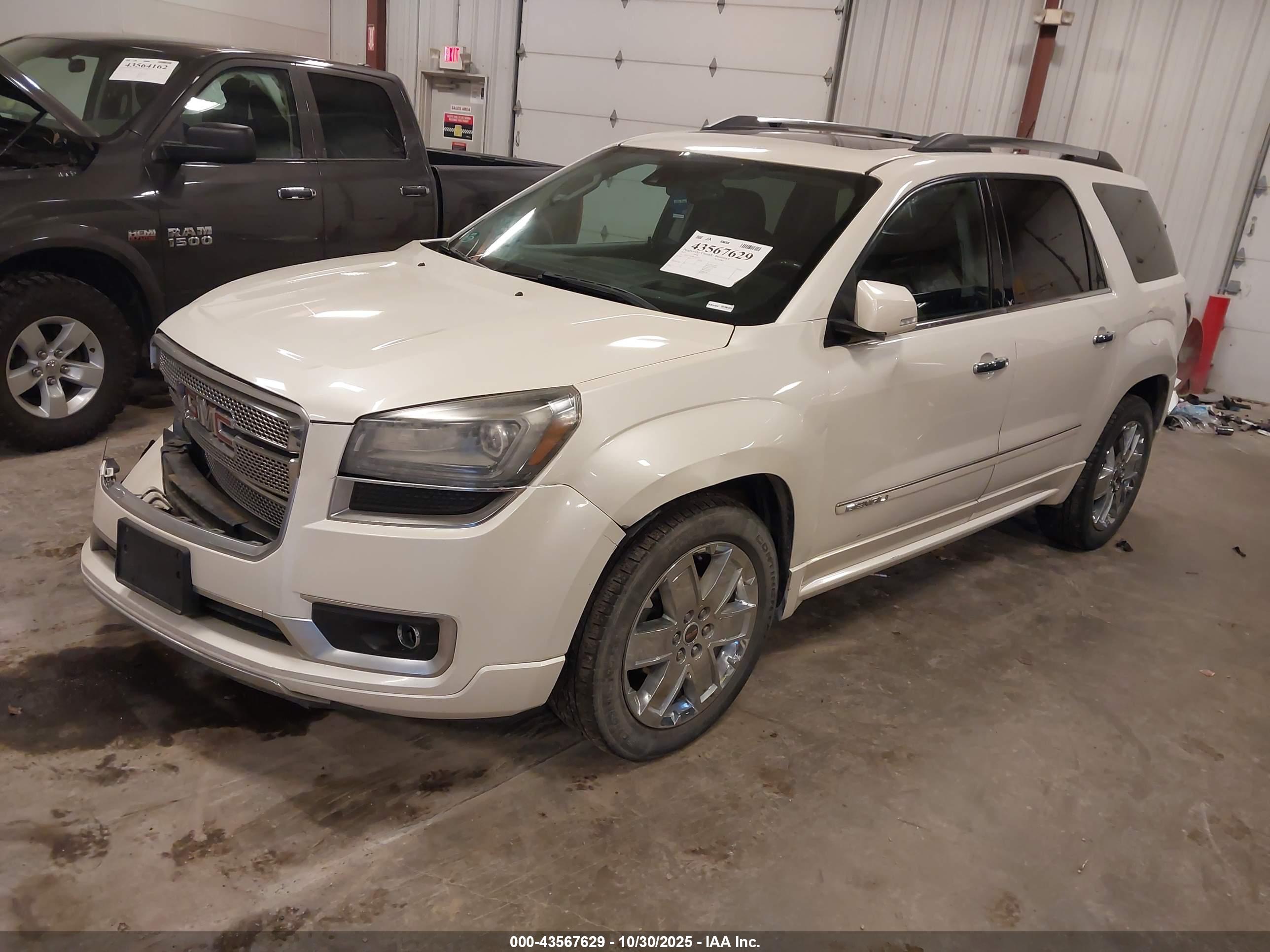 GMC ACADIA image 2