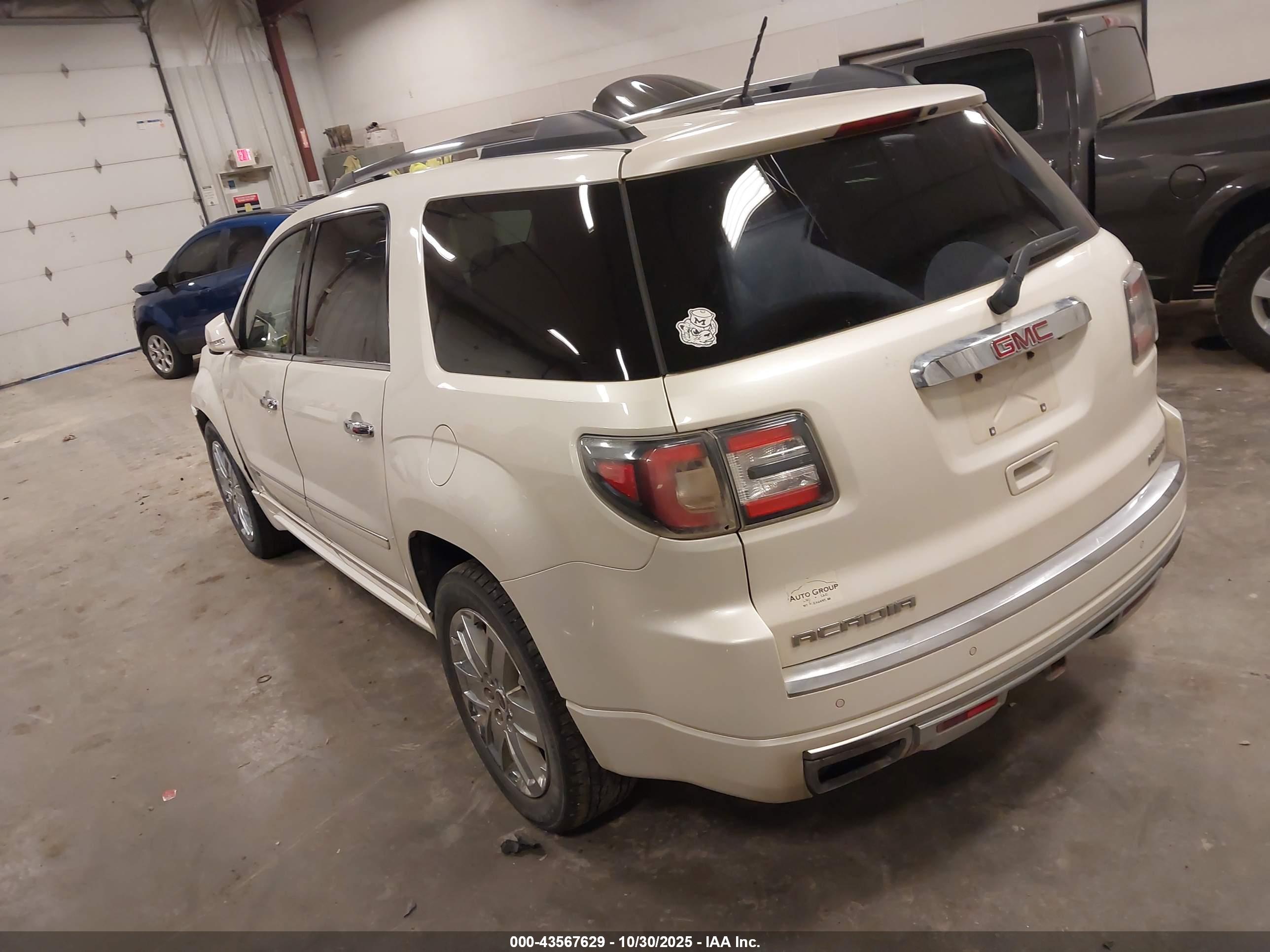 GMC ACADIA image 3