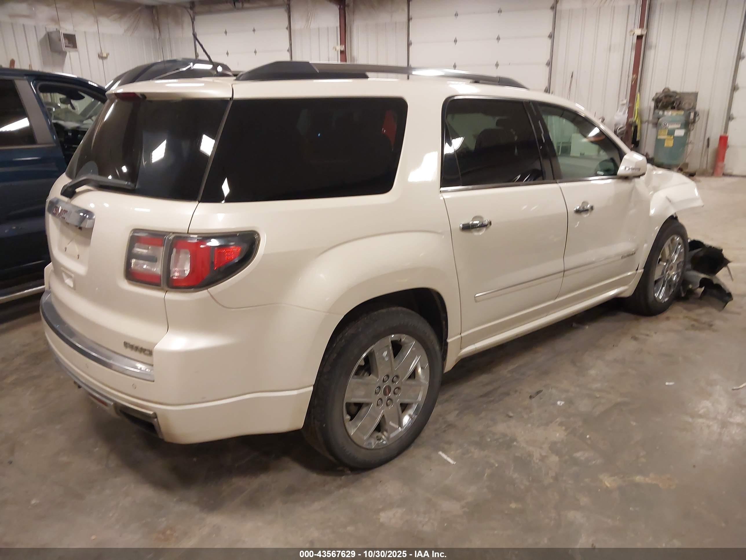 GMC ACADIA image 4
