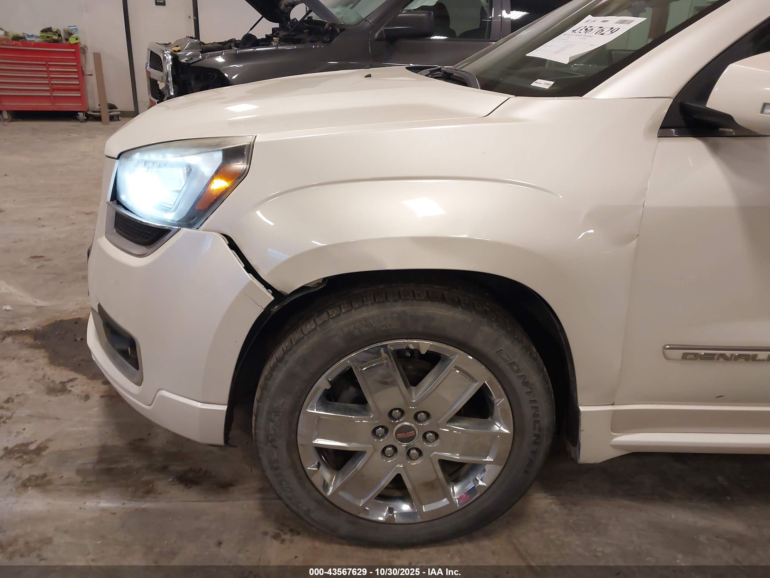 GMC ACADIA image 6