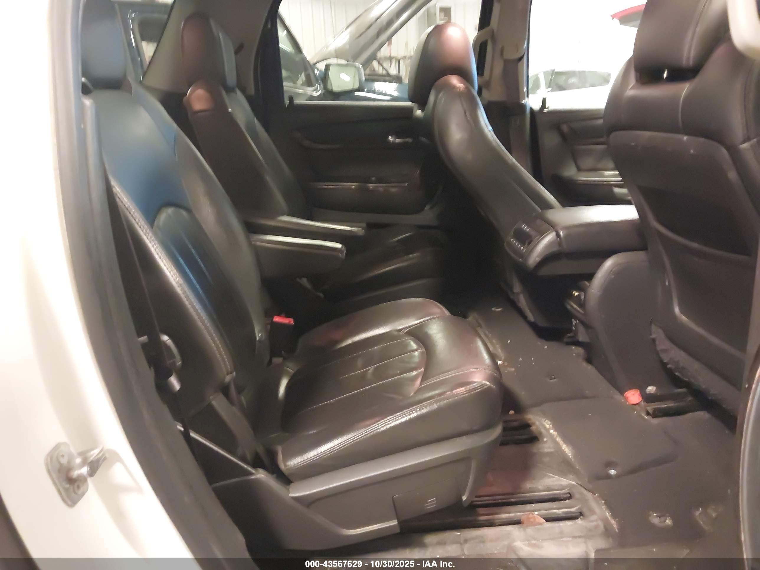 GMC ACADIA image 8