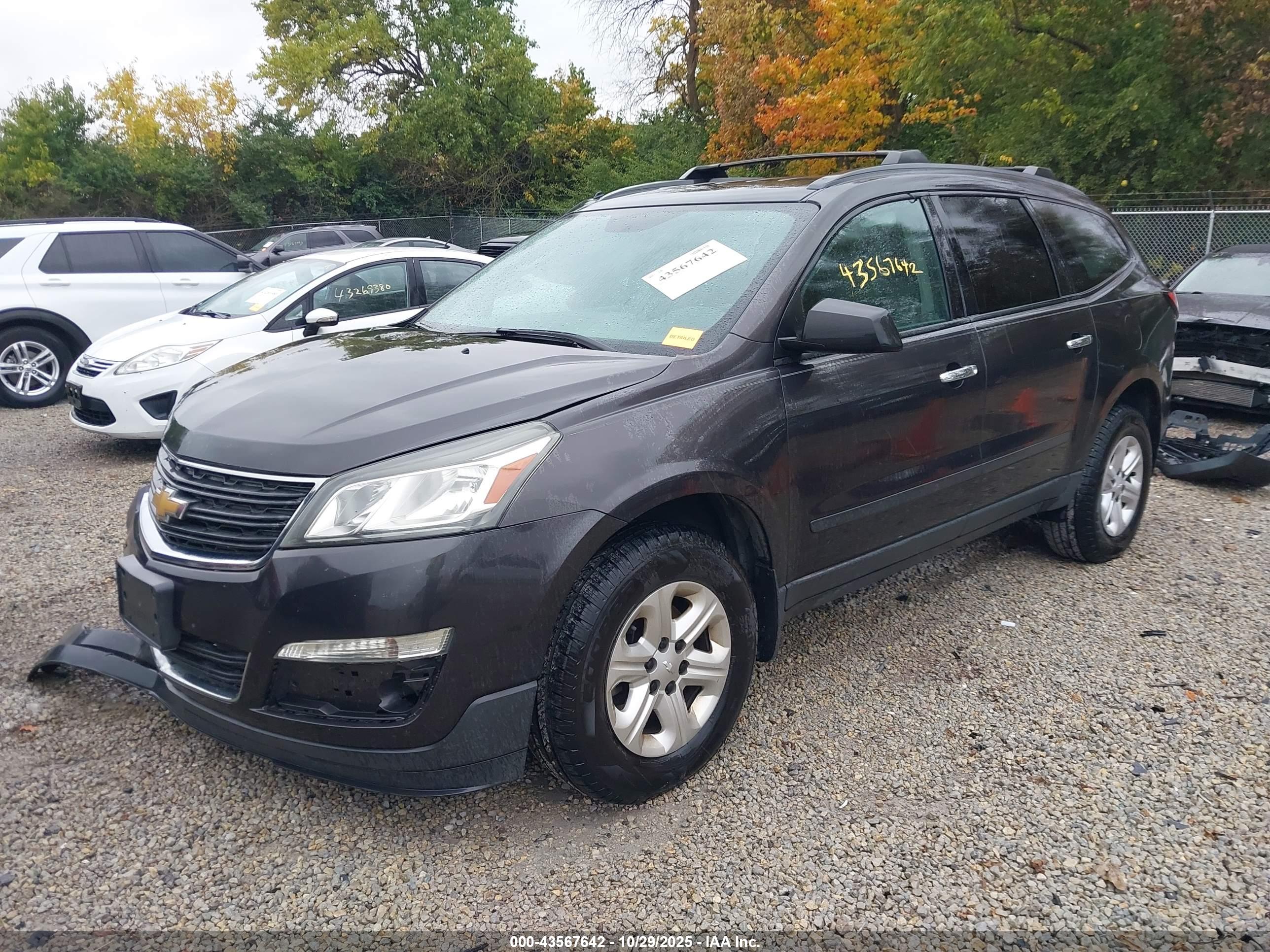 CHEVROLET TRAVERSE image 2