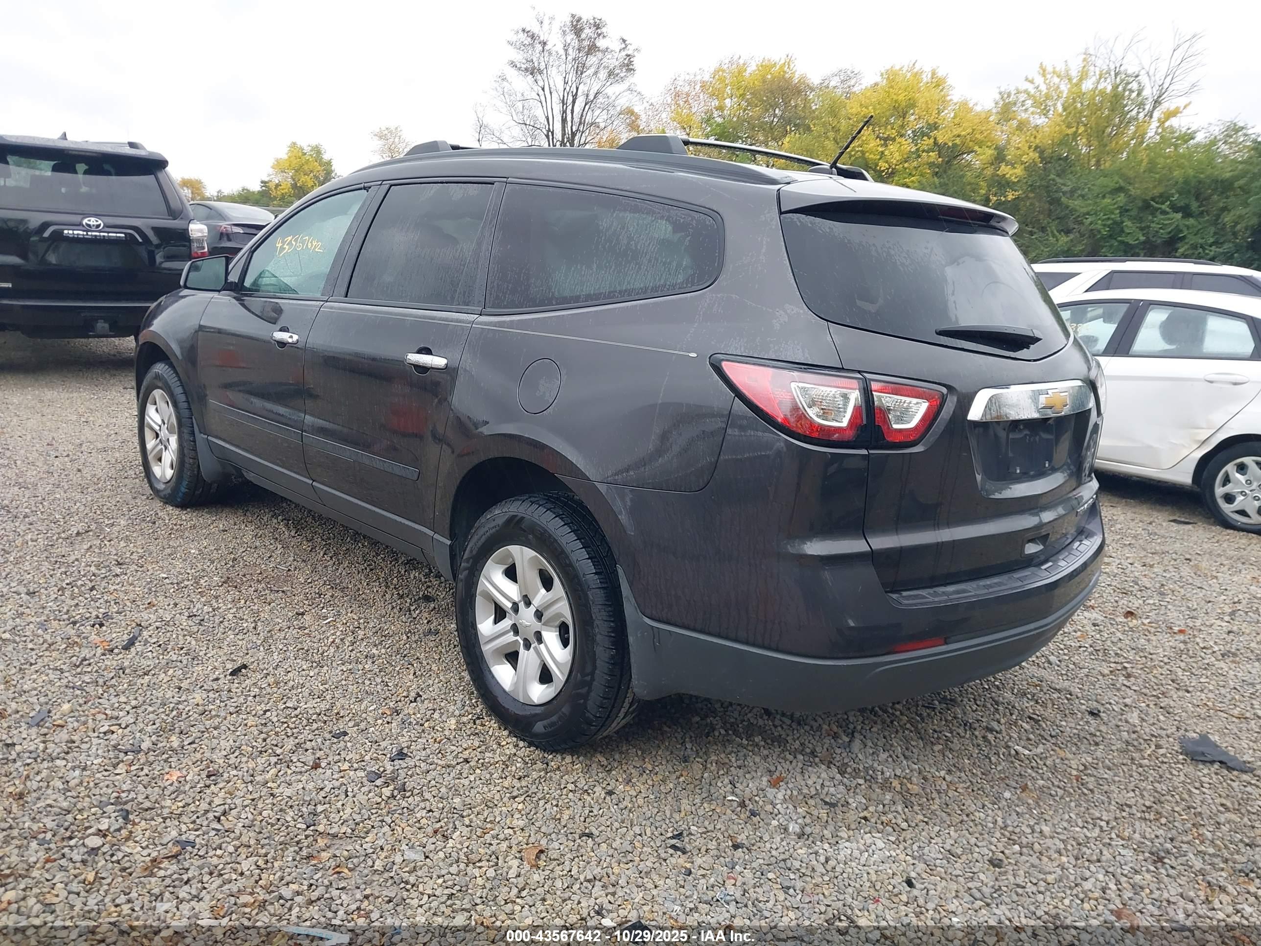 CHEVROLET TRAVERSE image 3
