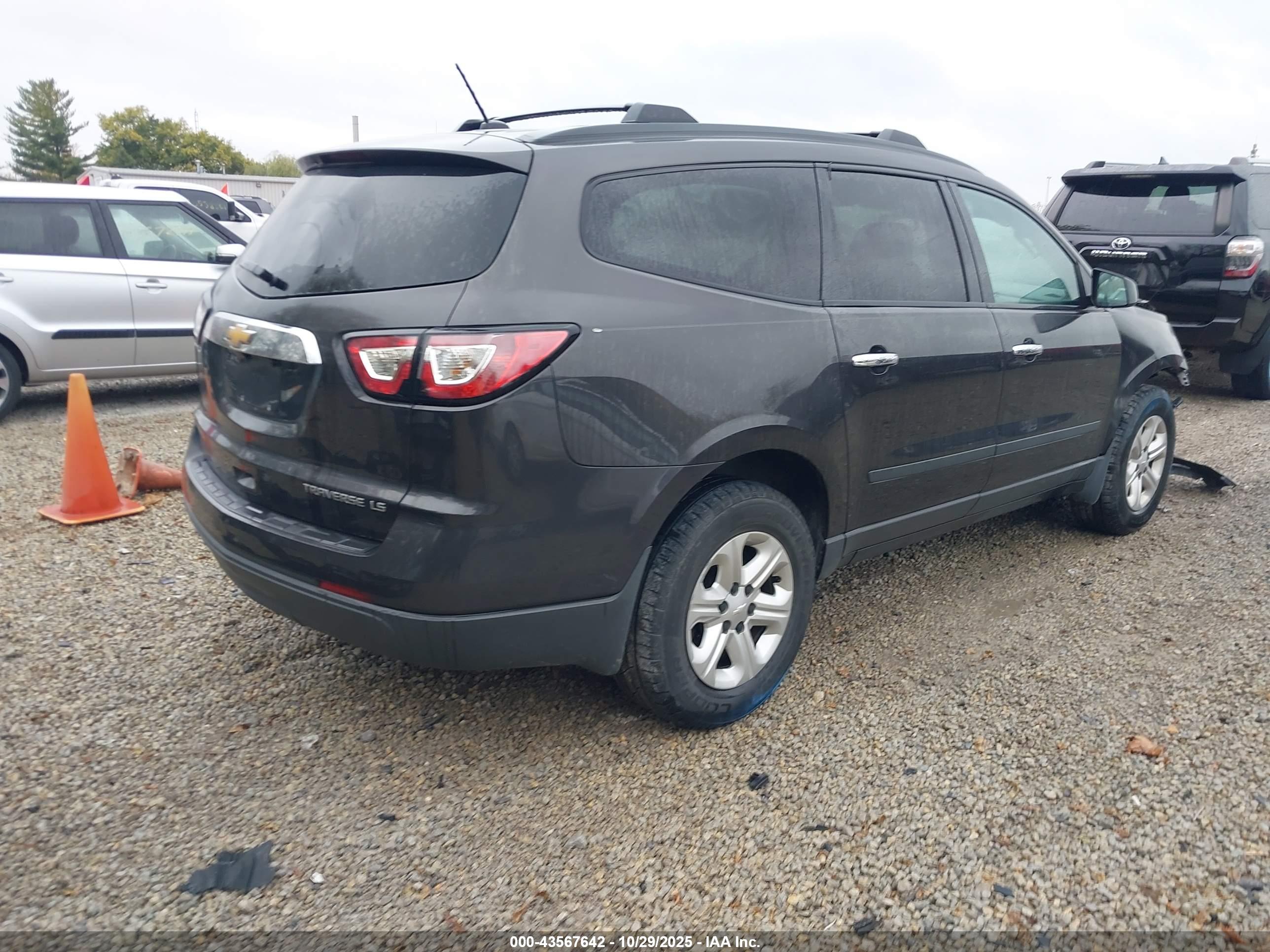 CHEVROLET TRAVERSE image 4