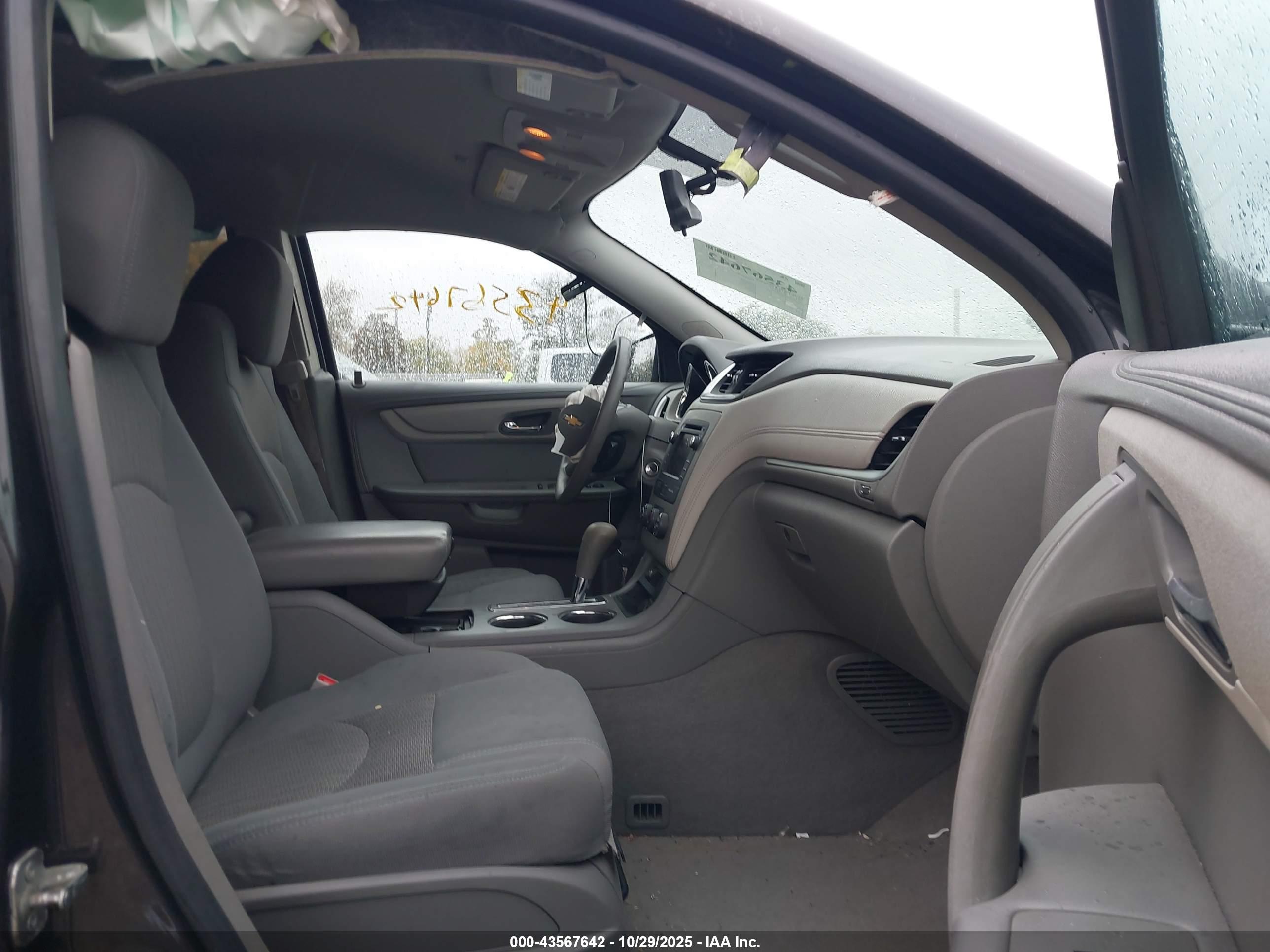 CHEVROLET TRAVERSE image 5