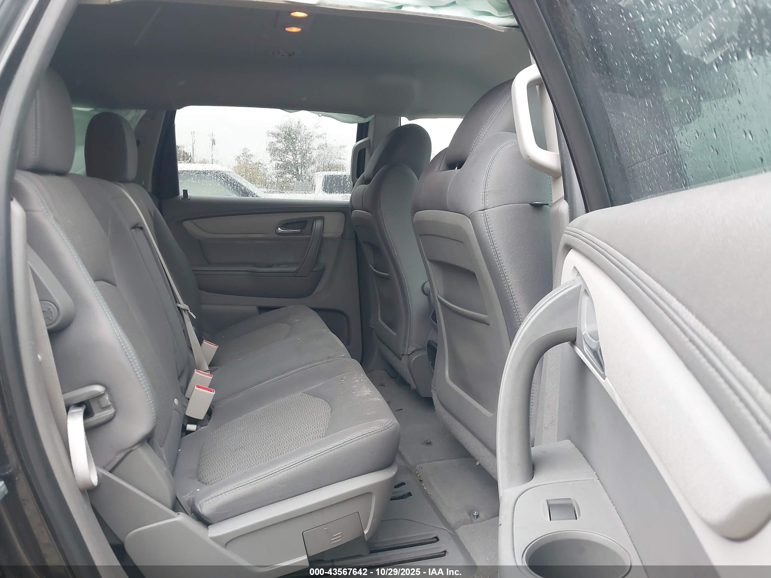 CHEVROLET TRAVERSE image 8