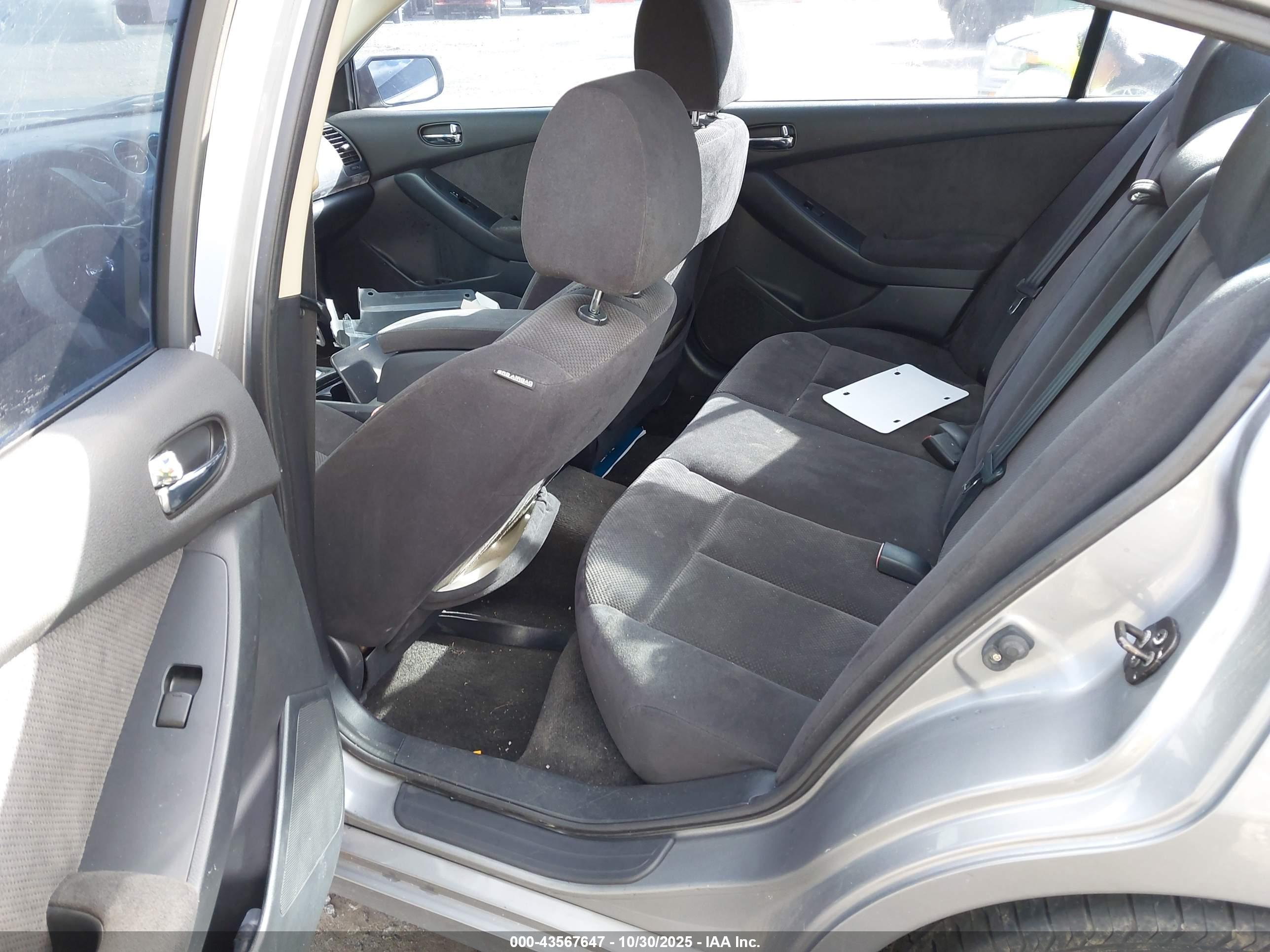NISSAN ALTIMA image 8