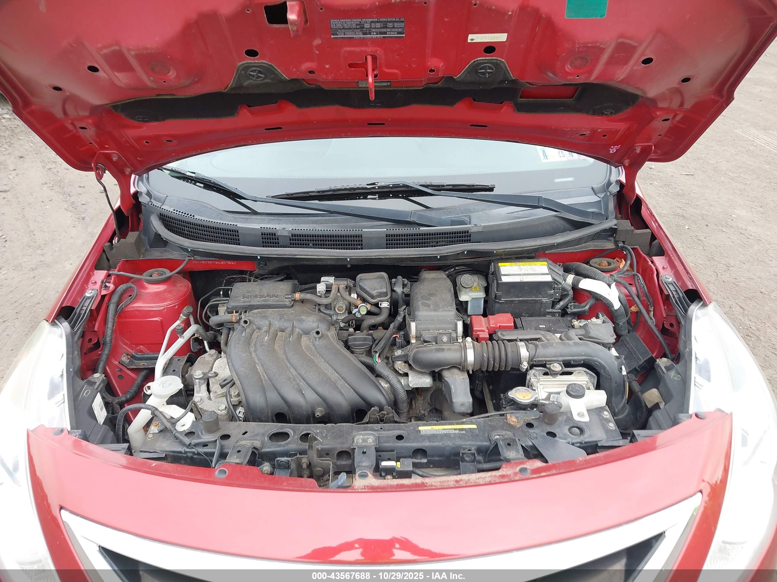 NISSAN VERSA image 10