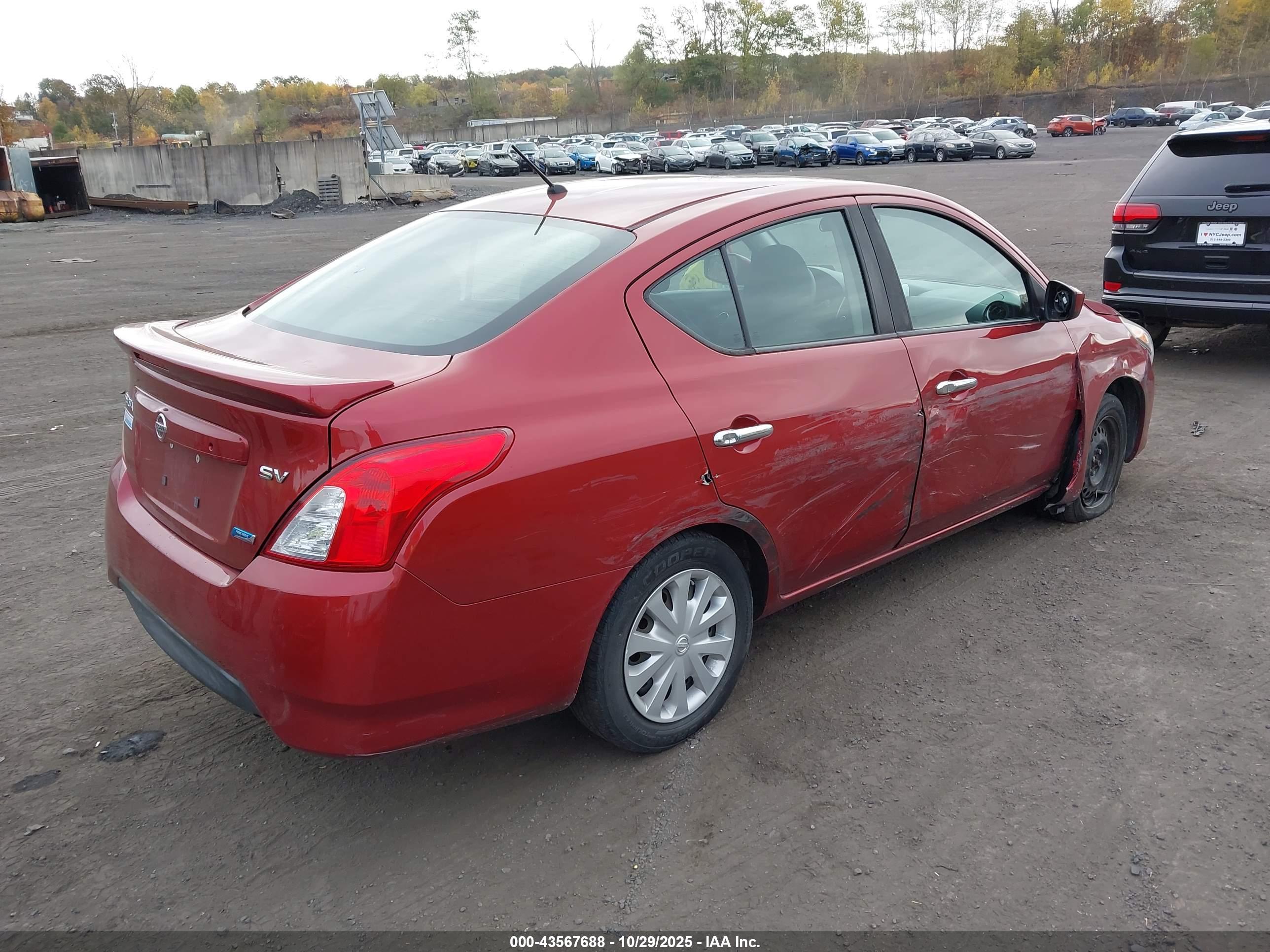 NISSAN VERSA image 4