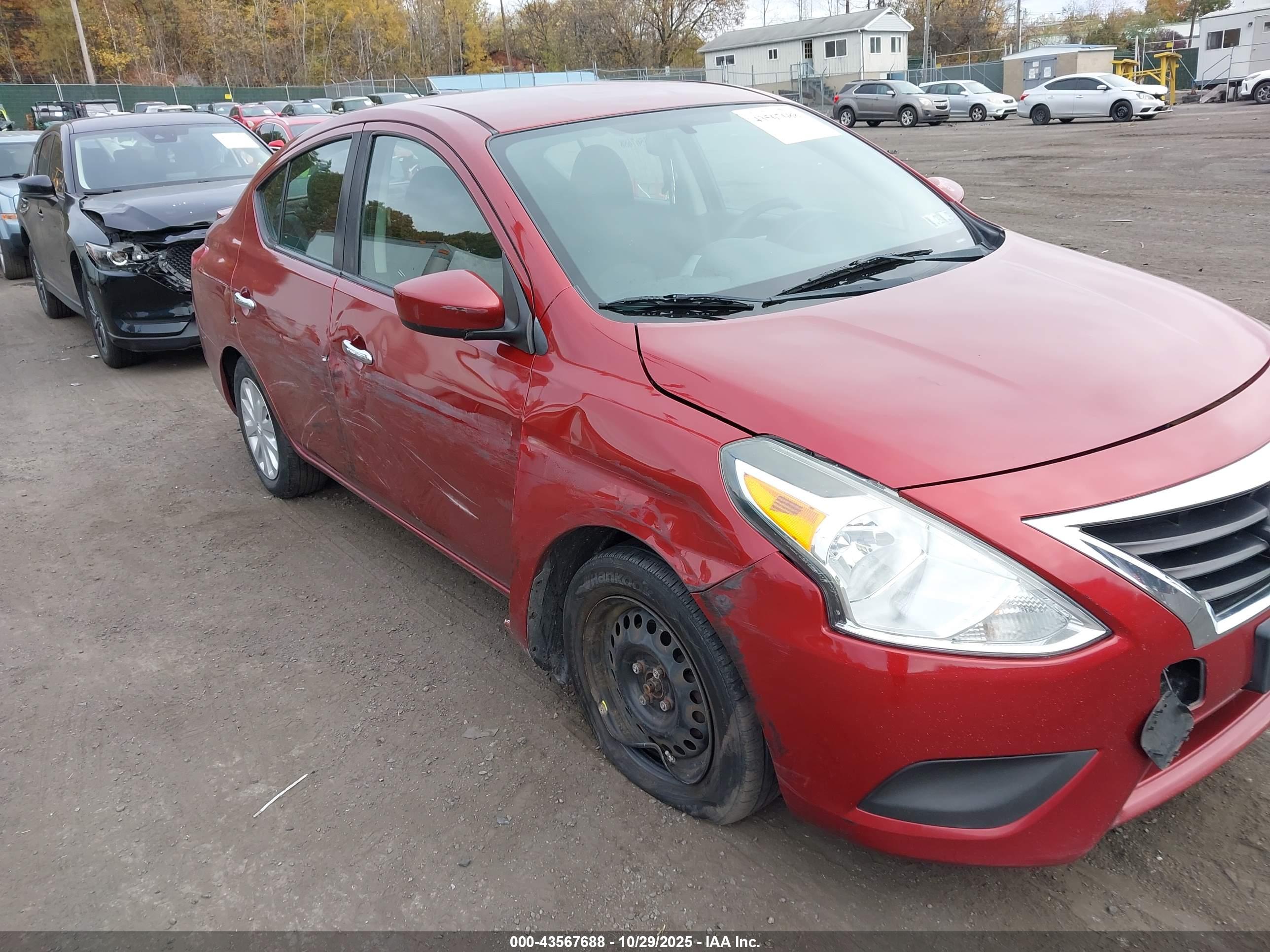 NISSAN VERSA image 6