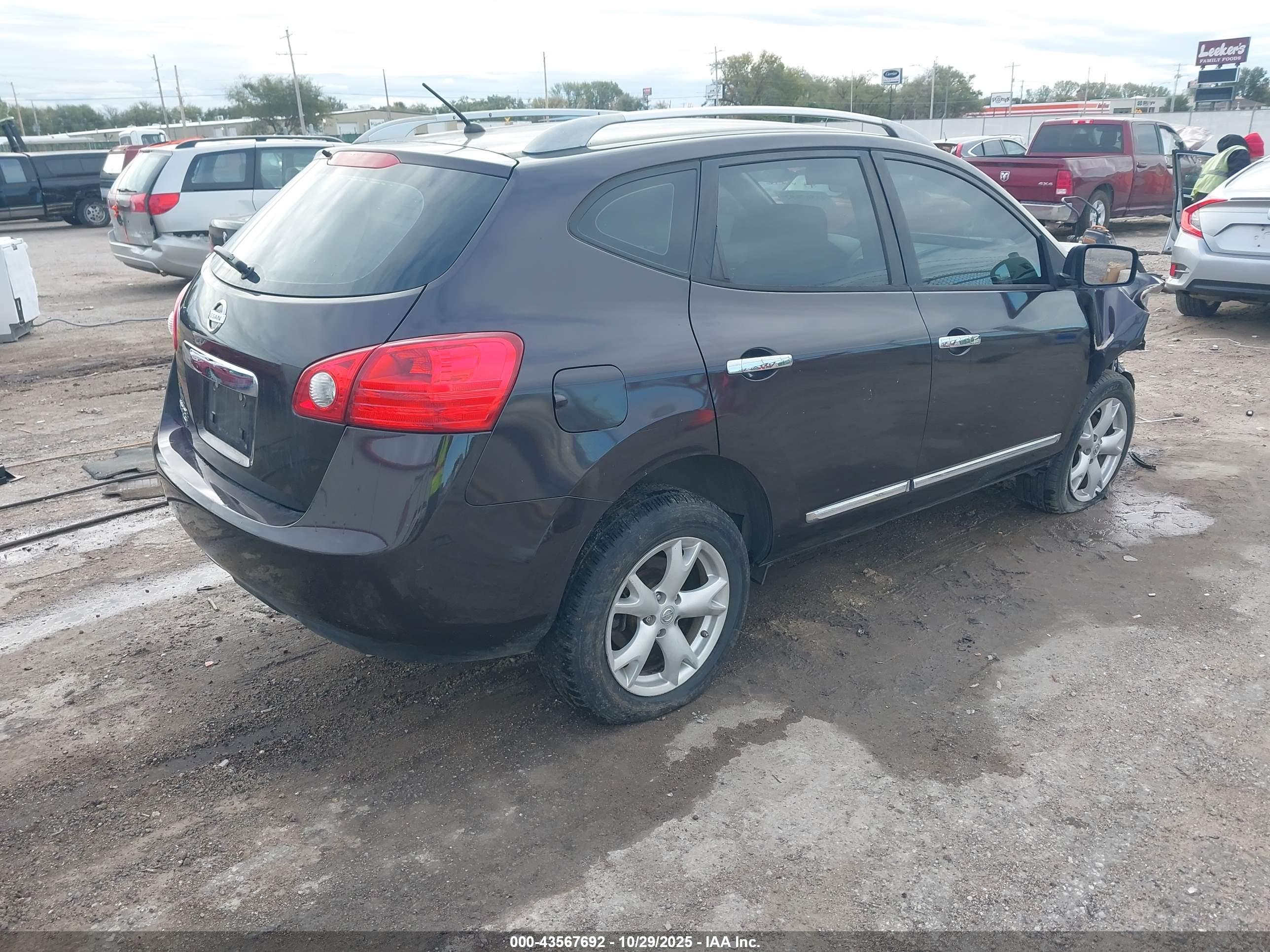NISSAN ROGUE image 4
