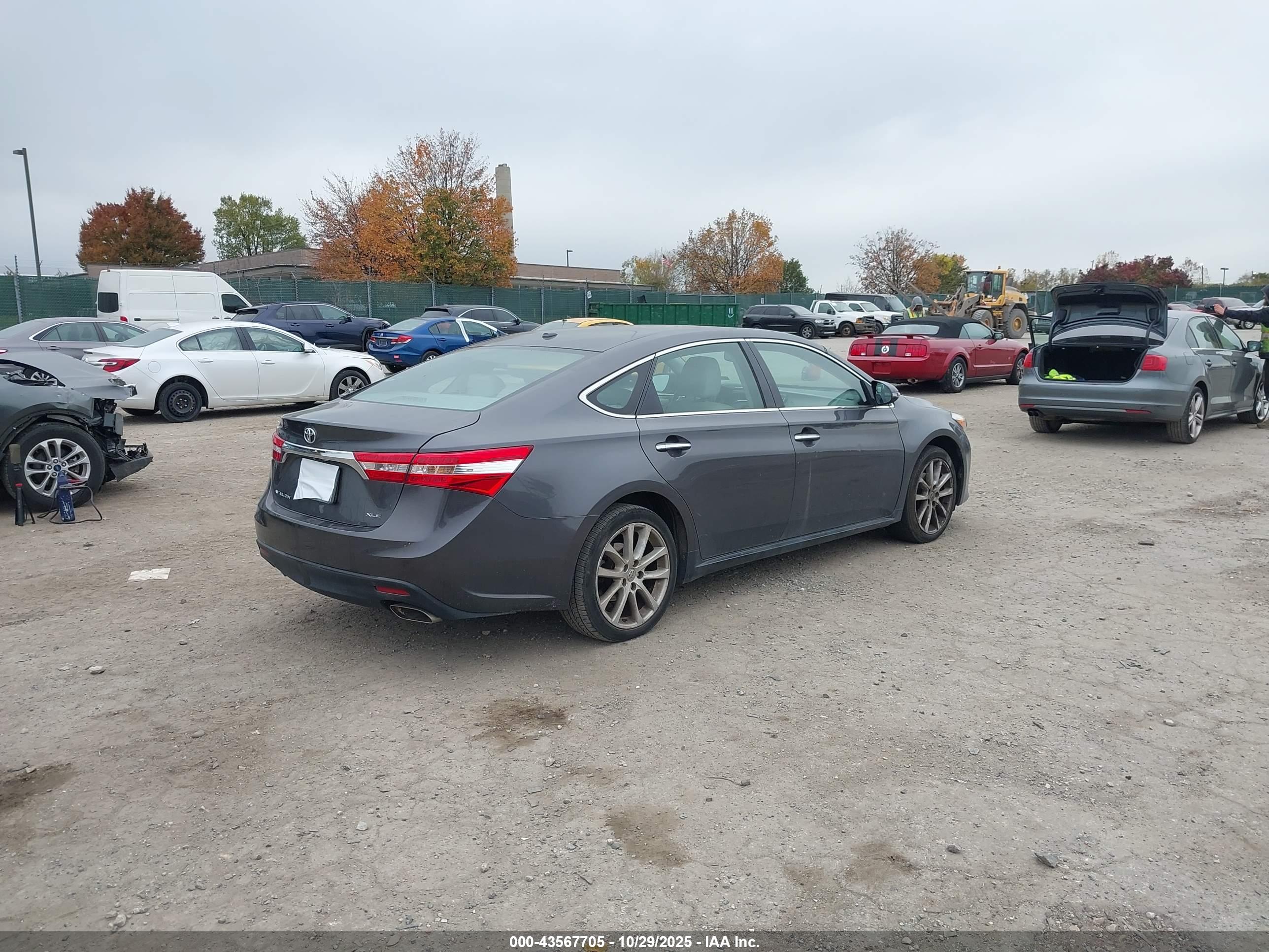 TOYOTA AVALON image 4