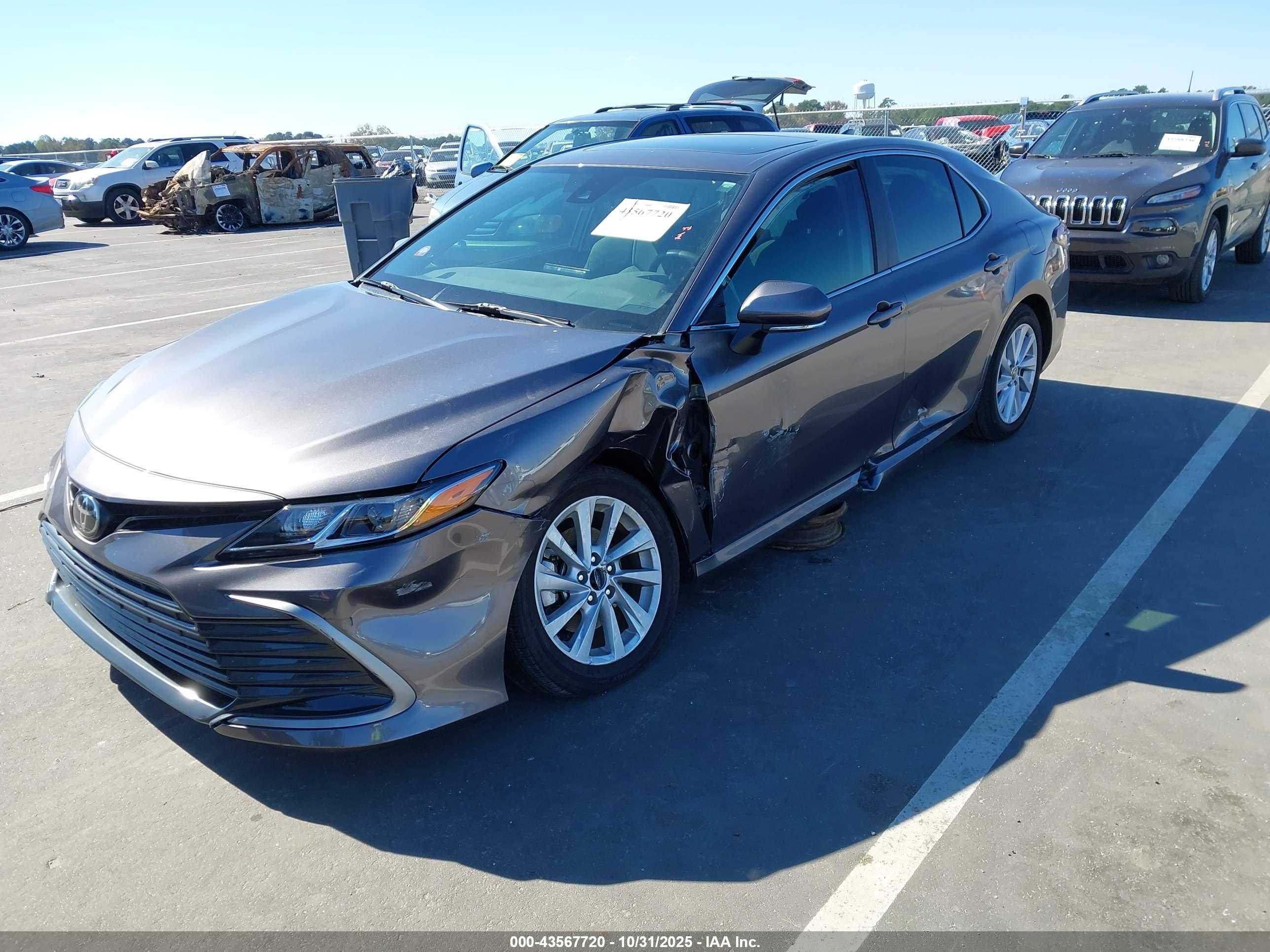 TOYOTA CAMRY image 2