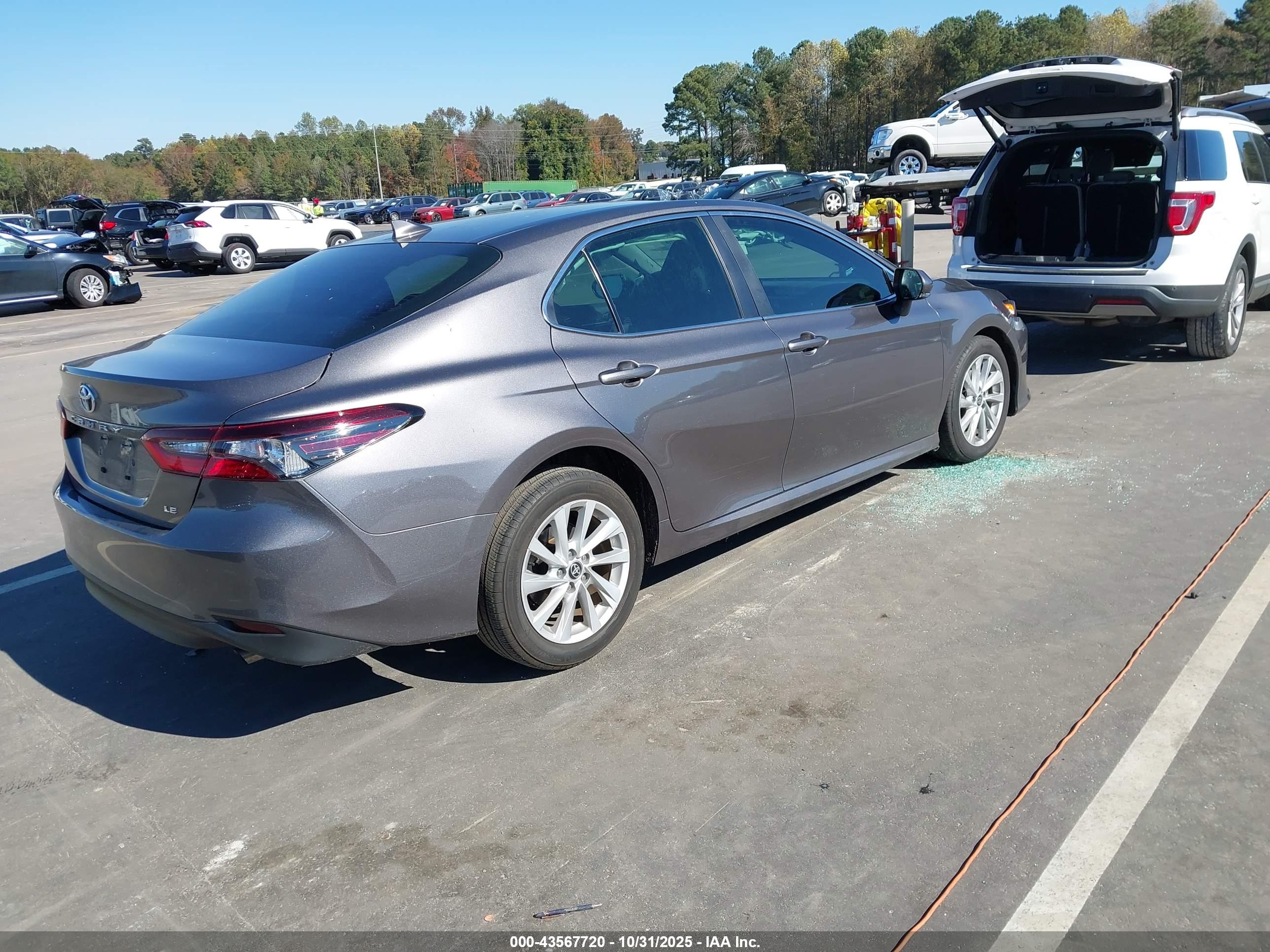 TOYOTA CAMRY image 4