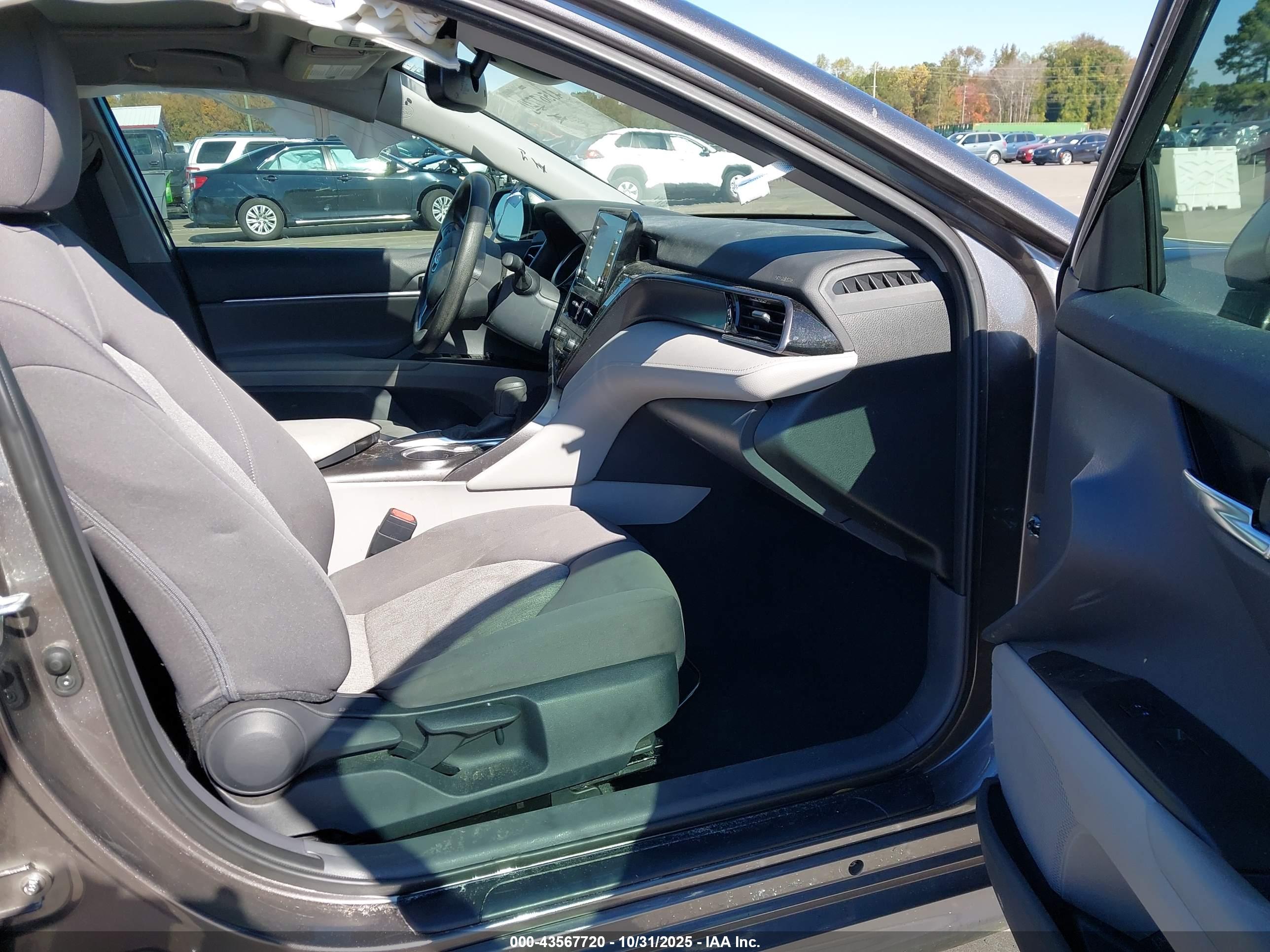 TOYOTA CAMRY image 5