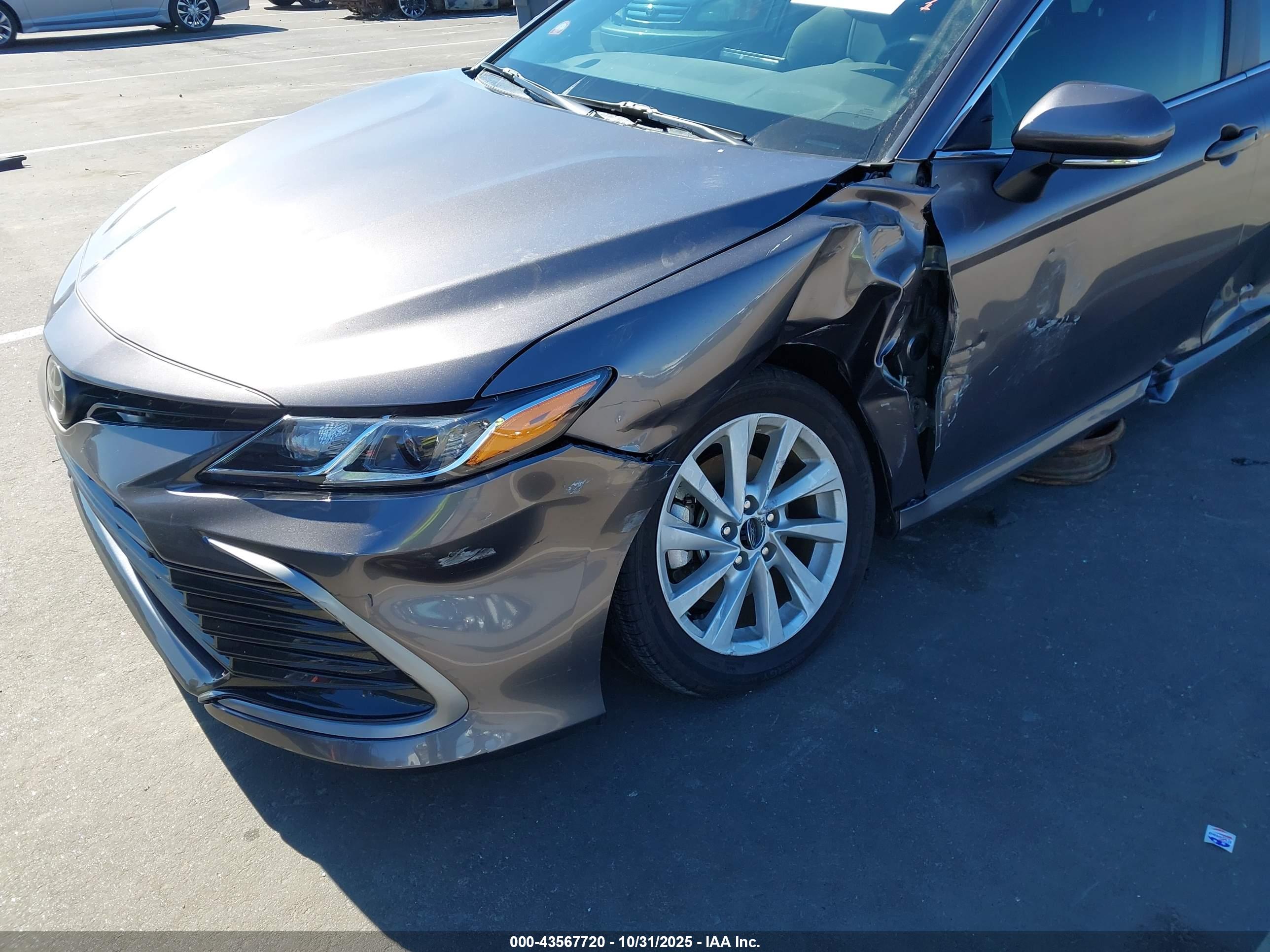 TOYOTA CAMRY image 6